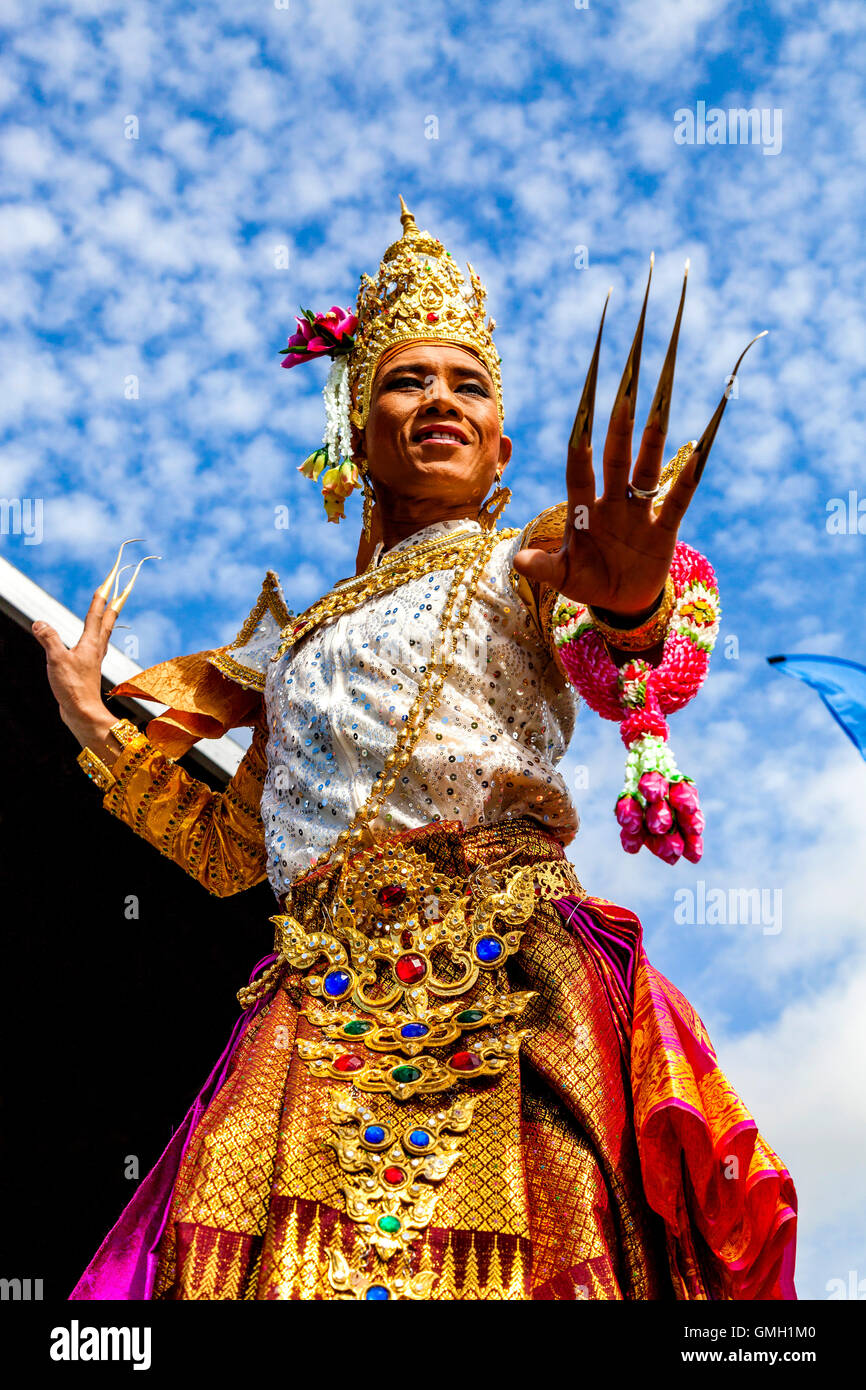 Danze tailandesi al Brighton festival Tailandese, Preston Park, Brighton, Sussex, Regno Unito Foto Stock