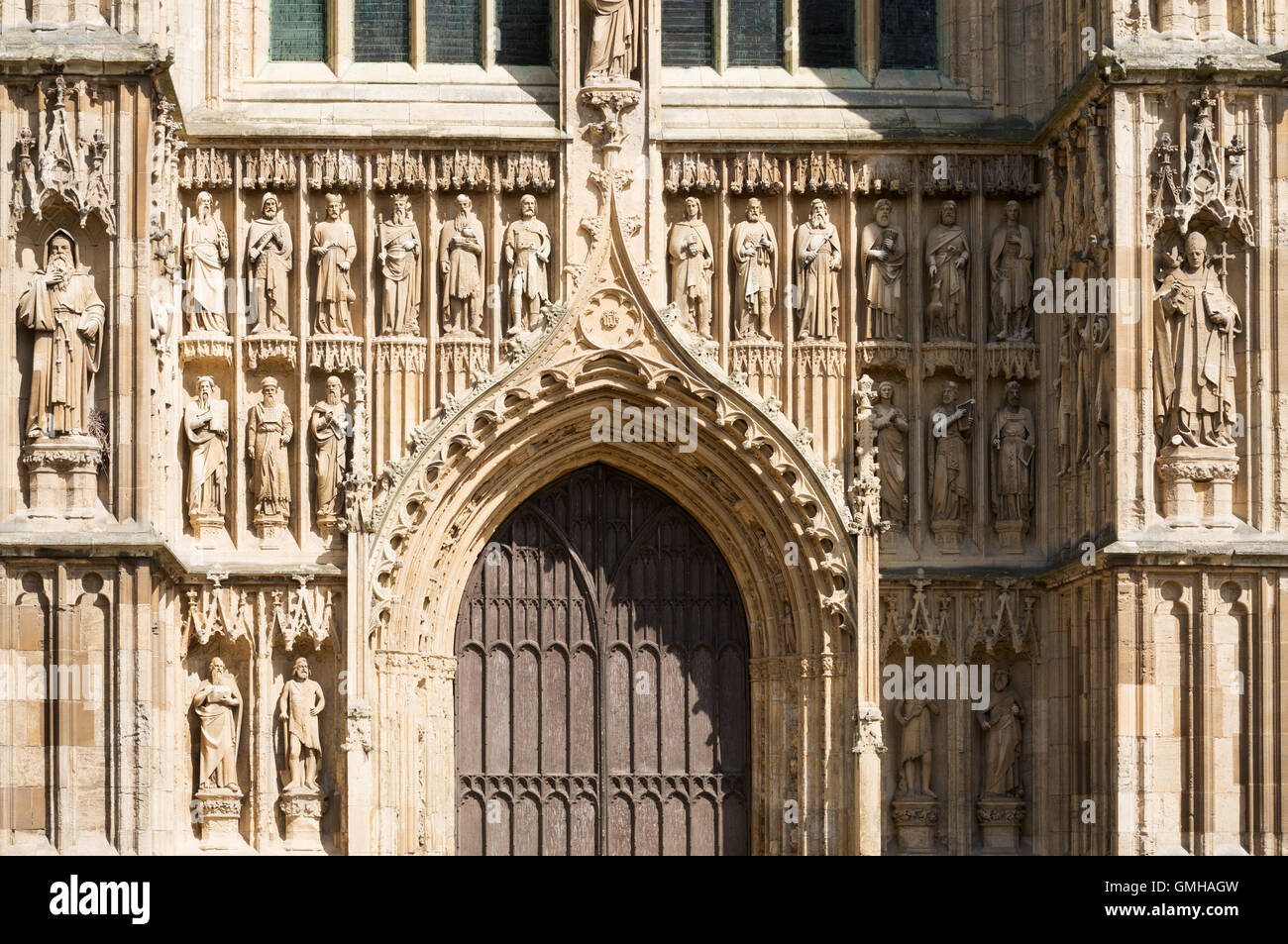 Statue intagliate sulla facciata ovest di Beverley Minster, East Riding of Yorkshire, Inghilterra, Regno Unito Foto Stock