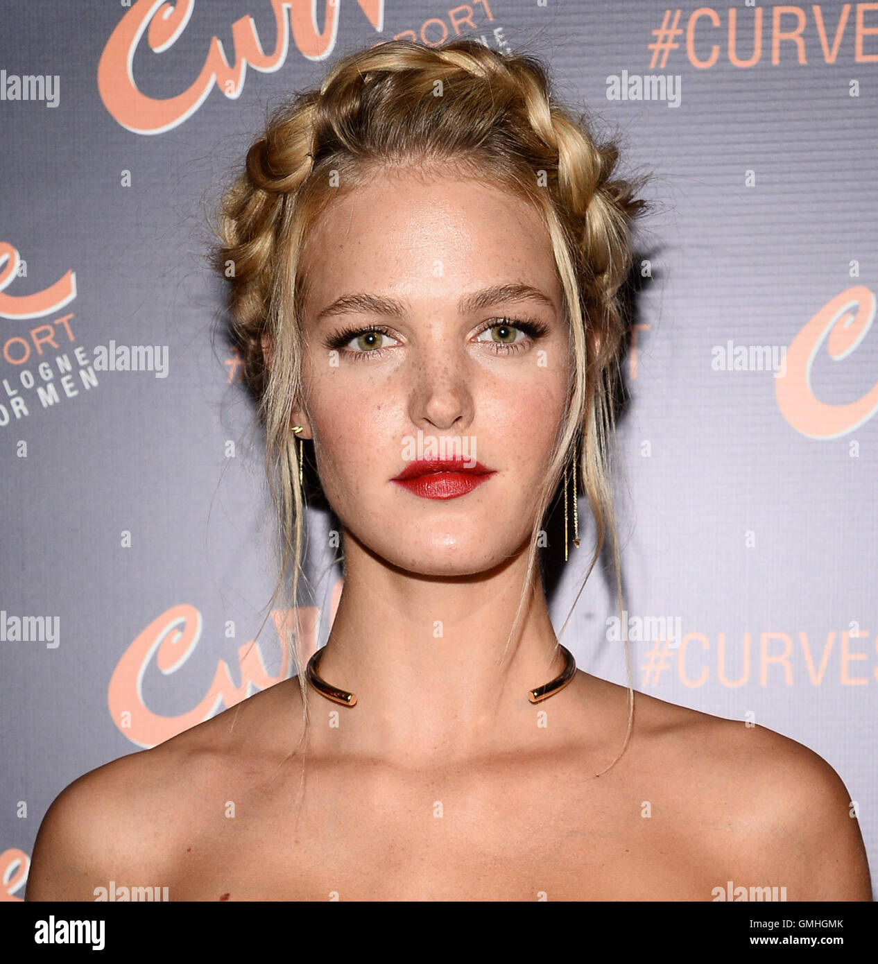 NEW YORK, NY - gennaio 12,2015: Supermodel Erin Heatherton raffigurato all 'Ottieni il tuo gioco su 'a svelare la fragranza più recente per la raccolta, la curva Sport ,a Arthur Lounge presso il Chester in New York City ,Credito: Harry Pluviose/MediaPunch Foto Stock