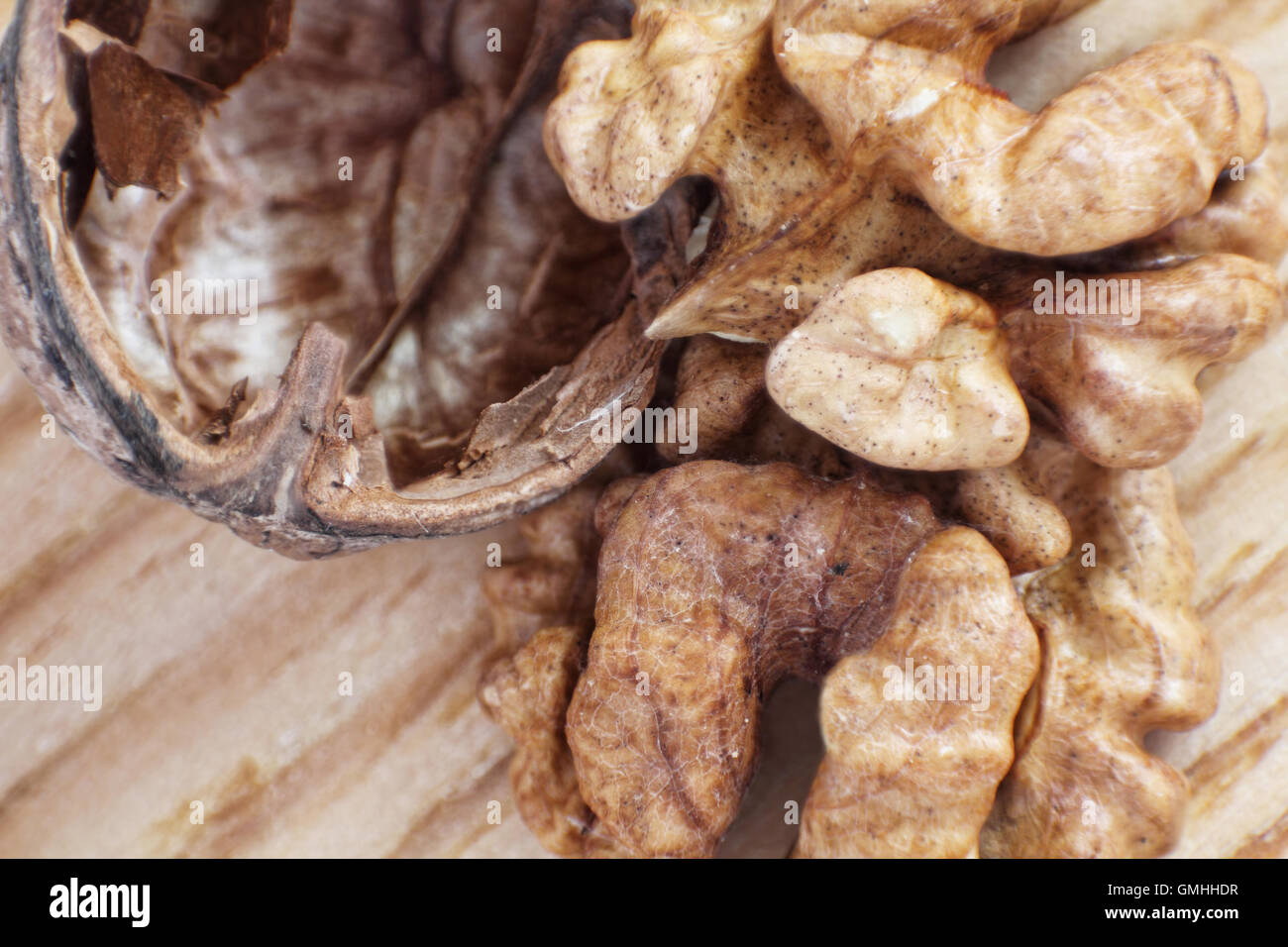 Noce e in breve sulla tabella presa closeup. Foto Stock