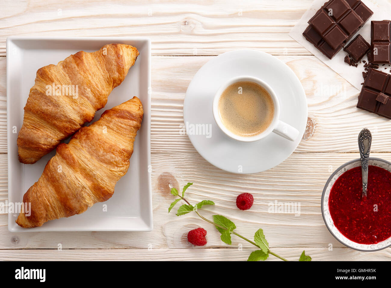 Caffè Espresso con cornetti e marmellata Foto Stock