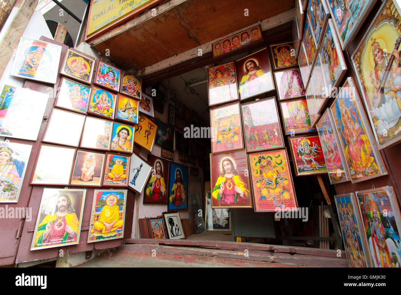 Quadri religiosi in vendita a Thiruvananthapuram city, Kerala, India Foto Stock