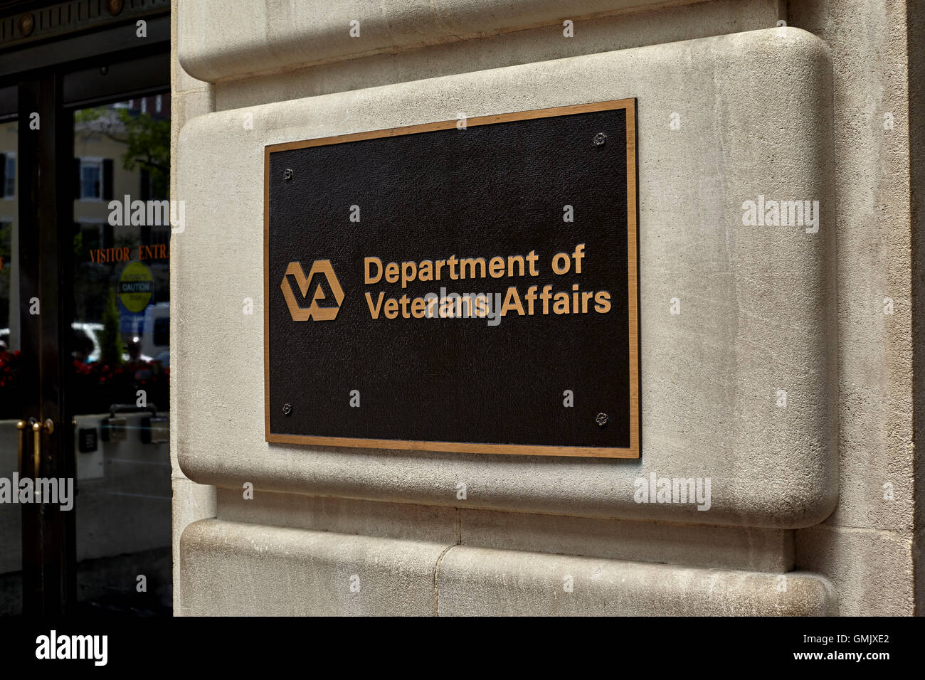 Firmare il reparto degli affari di veterani edificio accanto alla entrata in Washington DC Foto Stock
