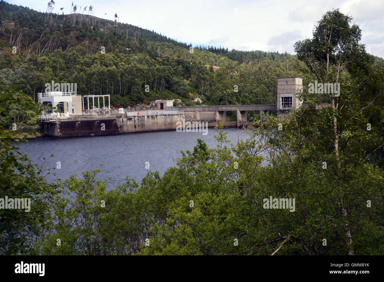 Loch Meig Dam da Scottish Hydro in Glen Strathconon, Highlands scozzesi, Scotland Regno Unito Foto Stock