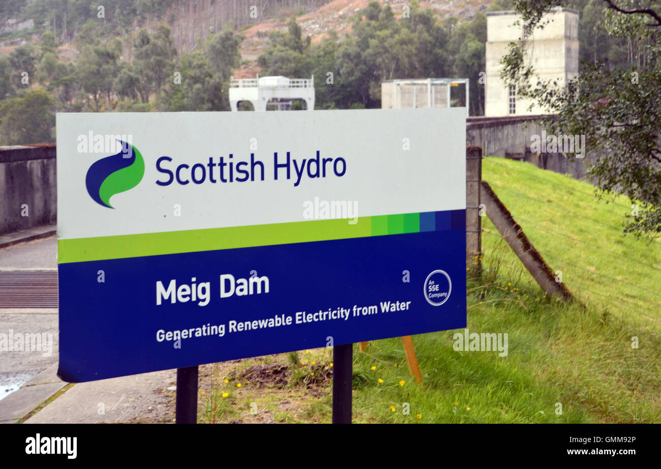 Seguire le indicazioni per Loch Meig Dam da Scottish Hydro in Glen Strathconon, Highlands scozzesi, Scotland Regno Unito Foto Stock