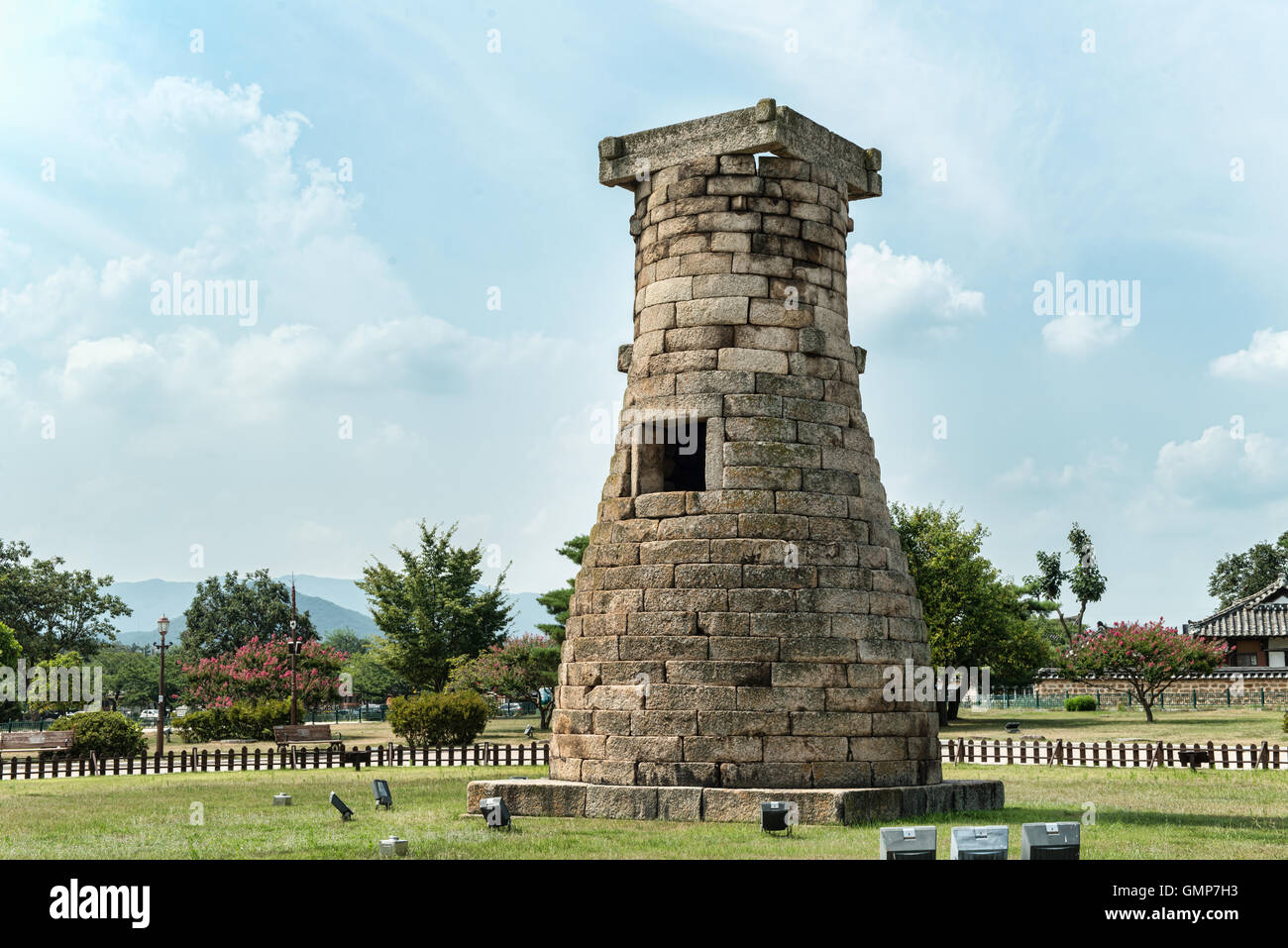 Gyeongju, Corea del Sud - Agosto 17, 2016: Osservatorio Cheomseongdae per più di mille anni di Gyeongju Foto Stock