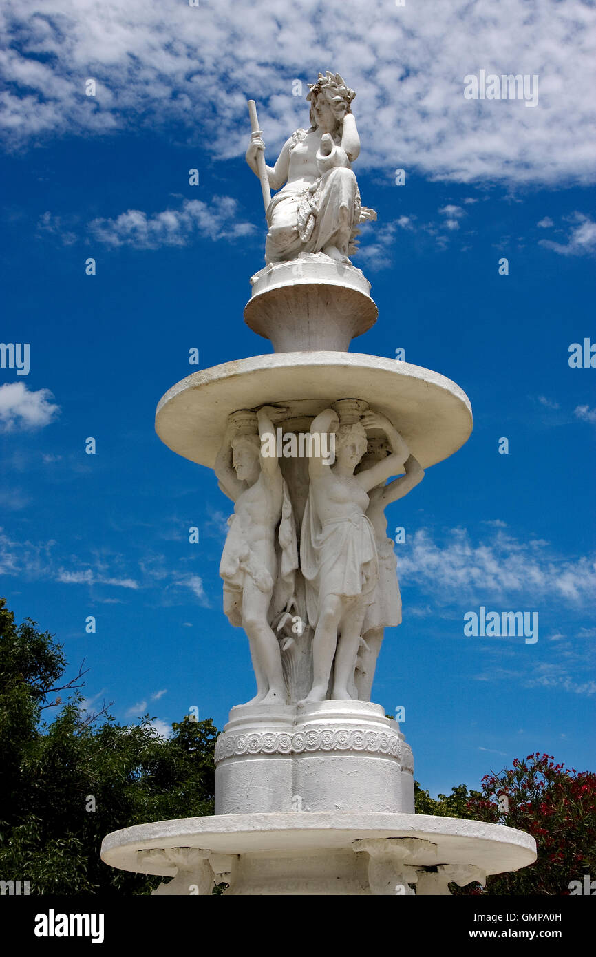 Statua in marmo di una donna e un uomo Foto Stock