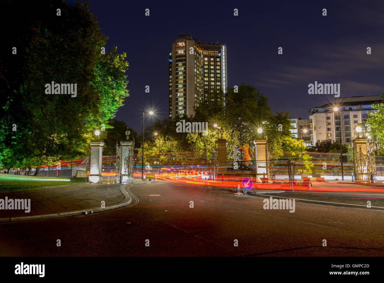 Il traffico di notte, Park Lane, Londra Foto Stock