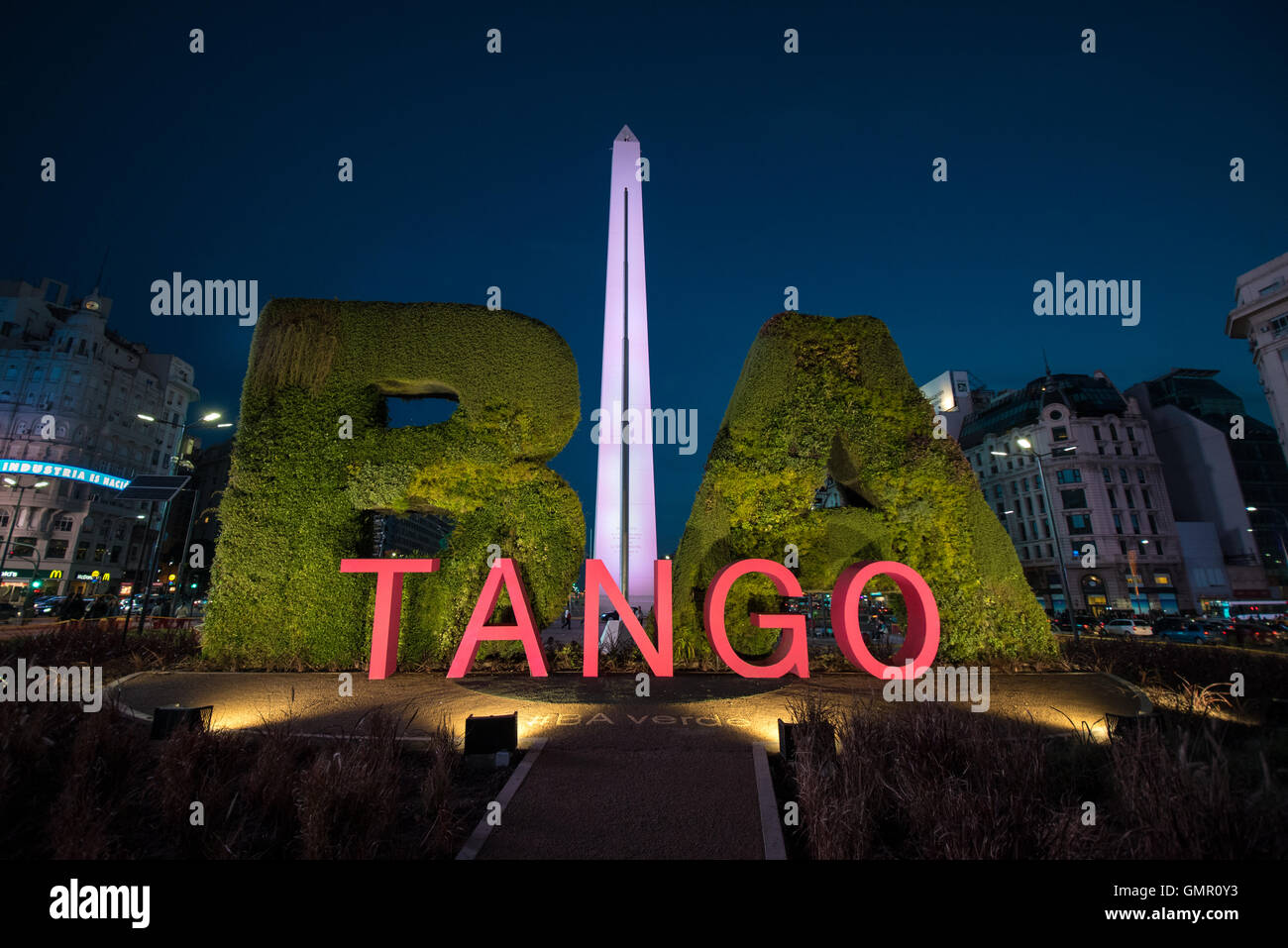 Buenos Aires, Argentina - 15 AGO 2016: installazione di Tango di fronte all'Obelisco. Foto Stock