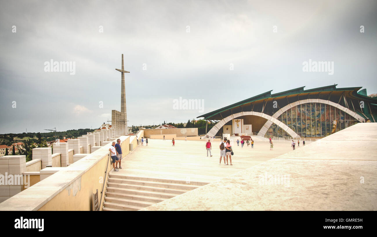 San Giovanni Rotondo, Italia Padre Pio chiesa croce Foto Stock