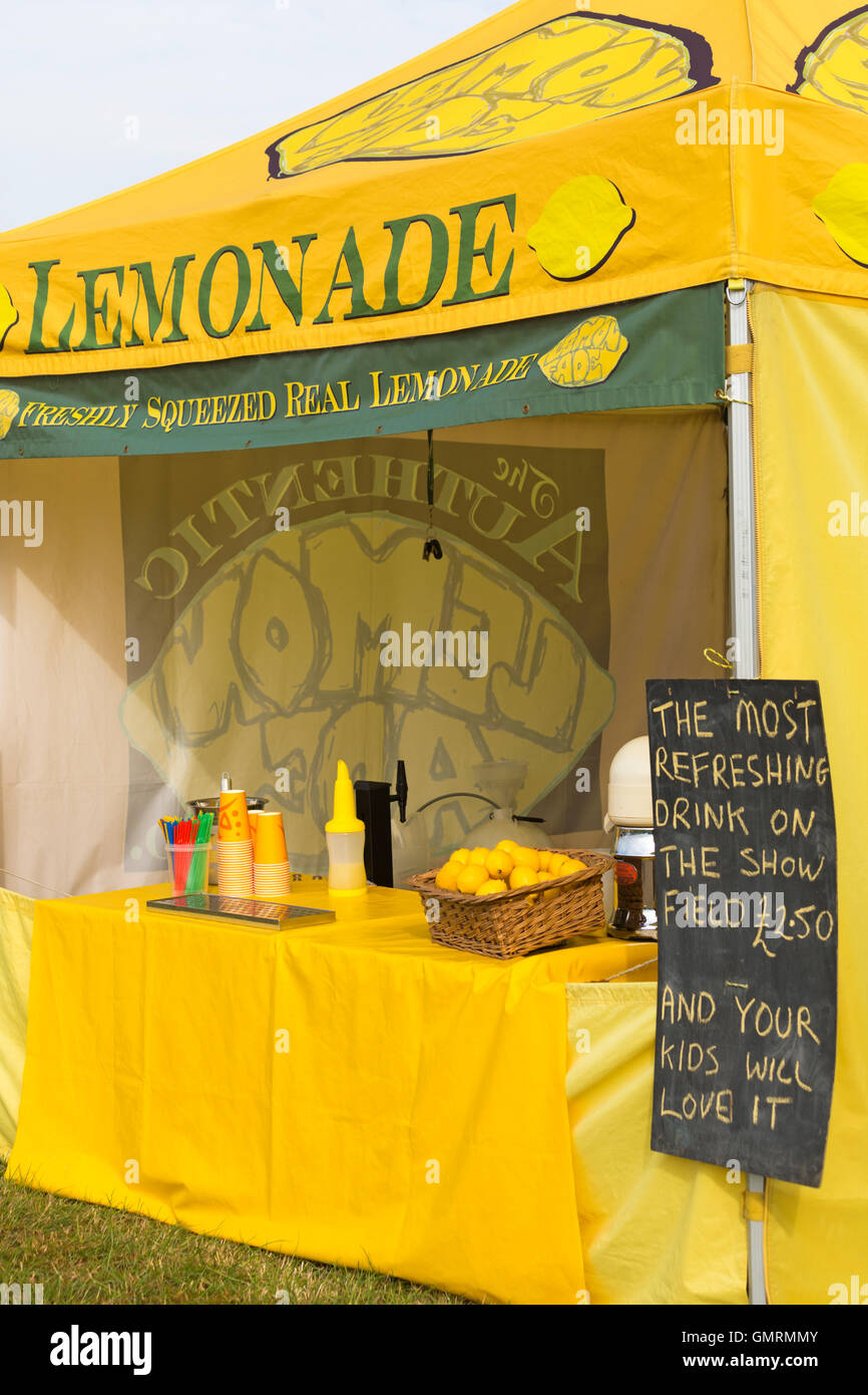 Stallo della limonata al Great Dorset Steam Fair, Tarrant Hinton, Dorset UK nel mese di agosto - stand della limonata Foto Stock