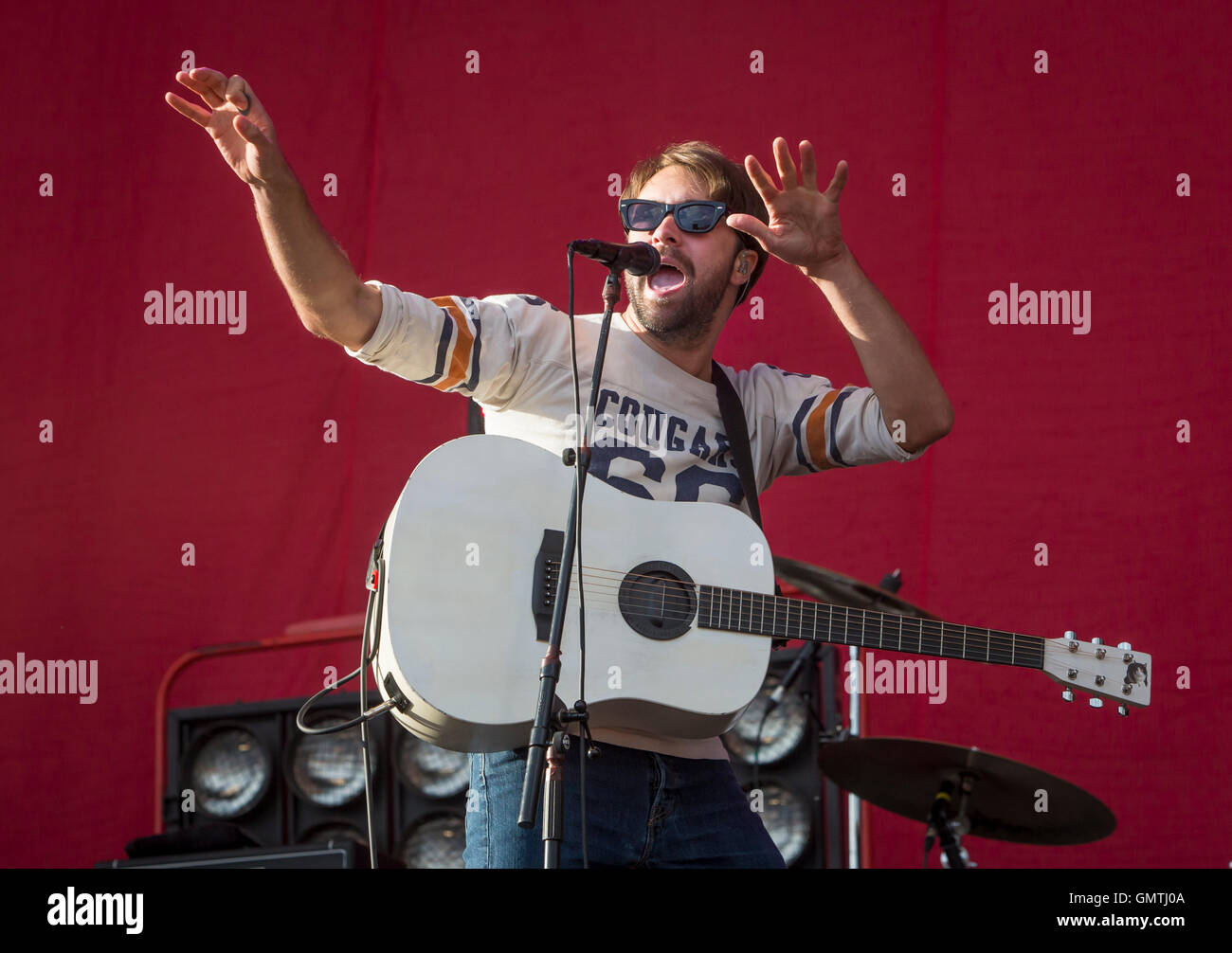 Solo uso editoriale, nessun uso commerciale senza la preventiva autorizzazione dal Festival Repubblica Justin Hayward-Young da vaccini compie durante il festival di Leeds a Bramham Park, West Yorkshire. Foto Stock