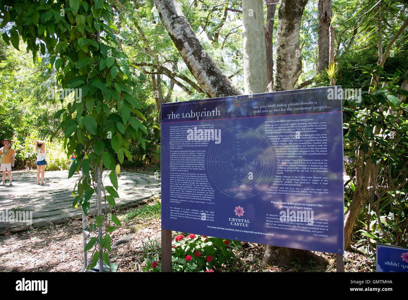 Il labirinto a piedi di riflessione spirituale al castello di cristallo e giardini Sambhala in Mullumbimby, Nuovo Galles del Sud, Australia Foto Stock