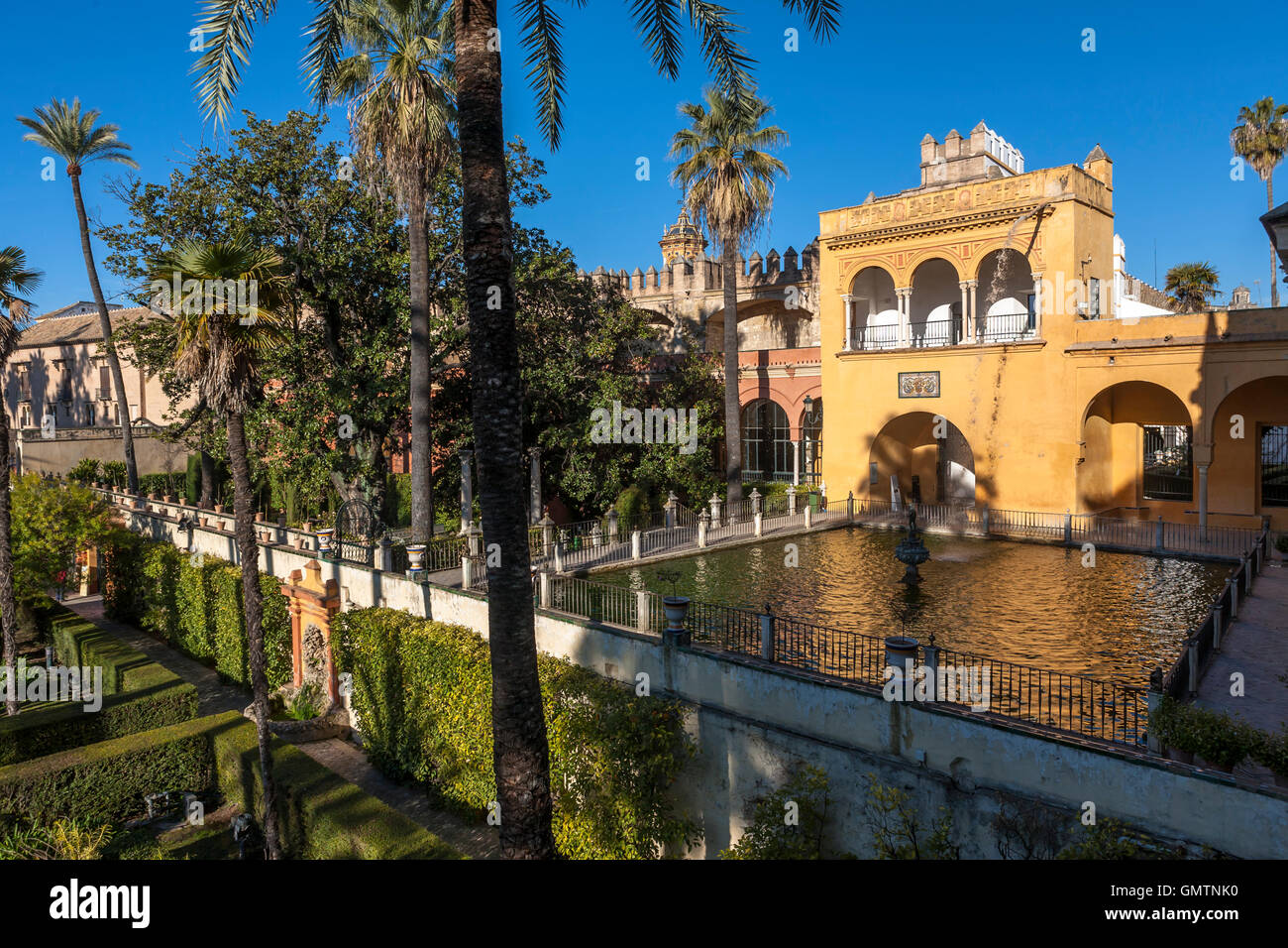 Estanque de mercurio (mercurio's Pool) e Jardín de Las Damas, Real Alcázar, Siviglia, Andalusia, Spagna Foto Stock