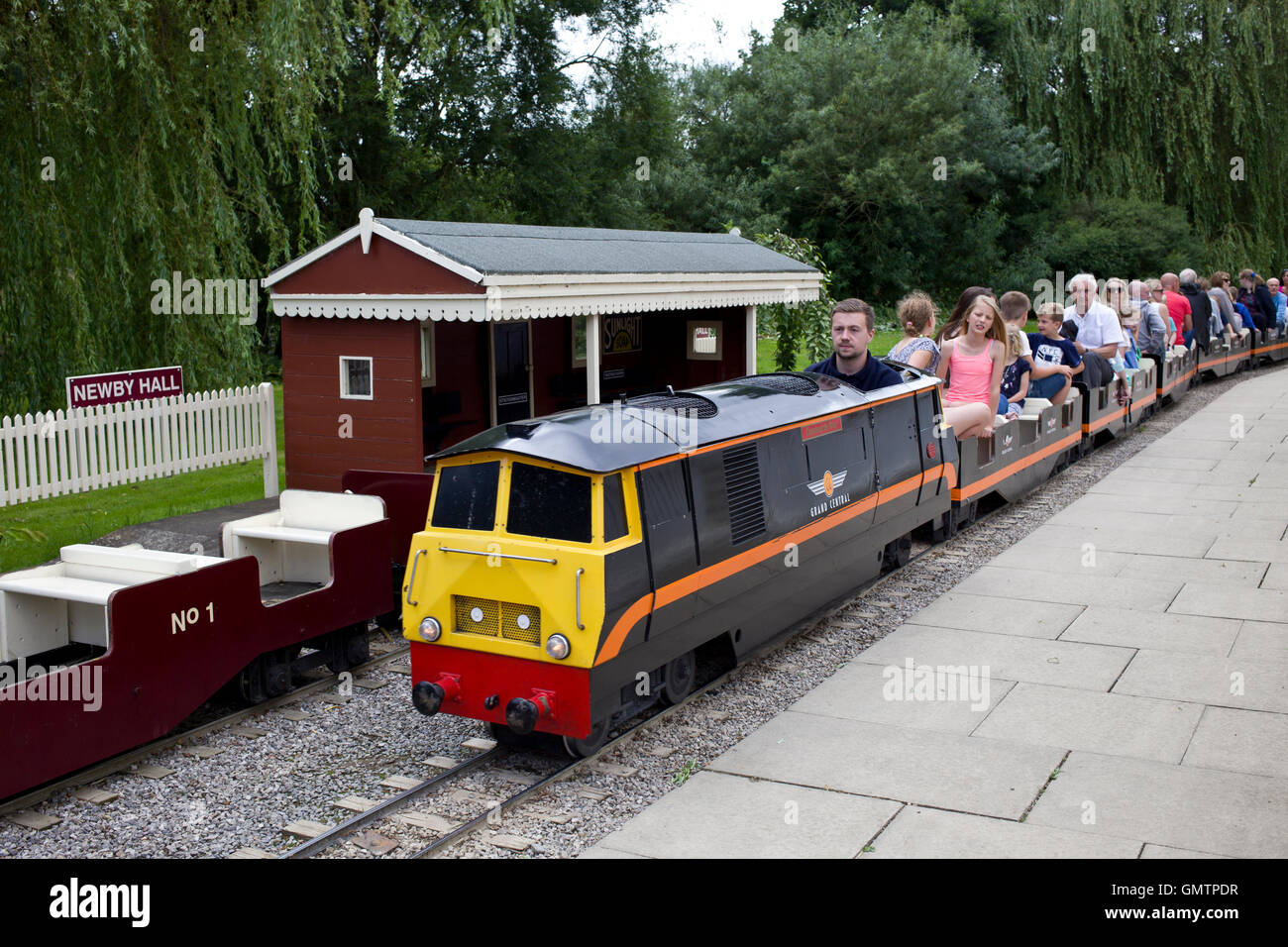 La ferrovia in miniatura a Newby Hall e giardini vicino a Ripon, North Yorkshire Foto Stock