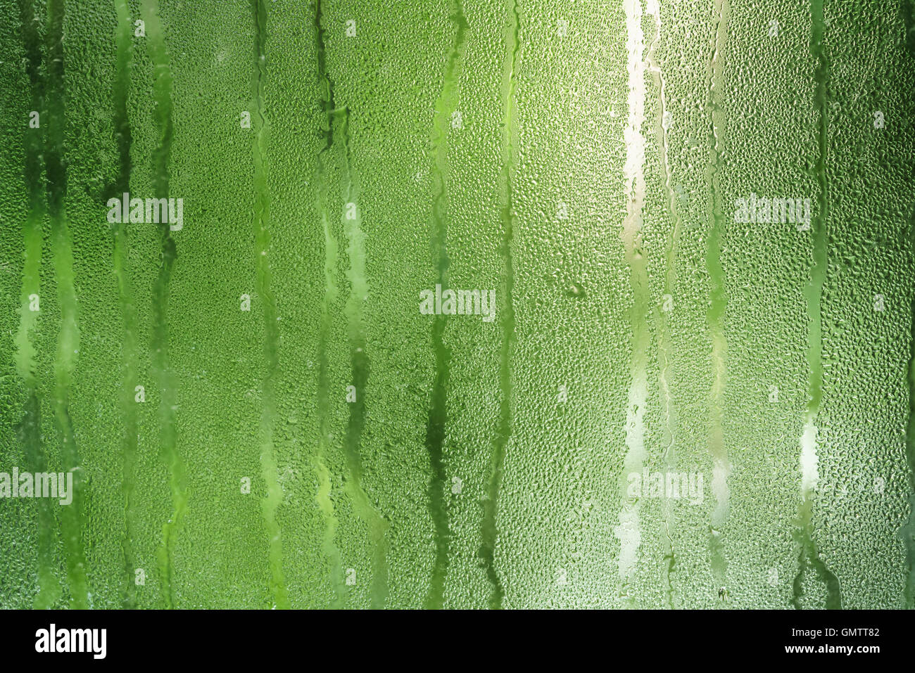 Acqua di condensa sul vetro del finestrino Foto Stock