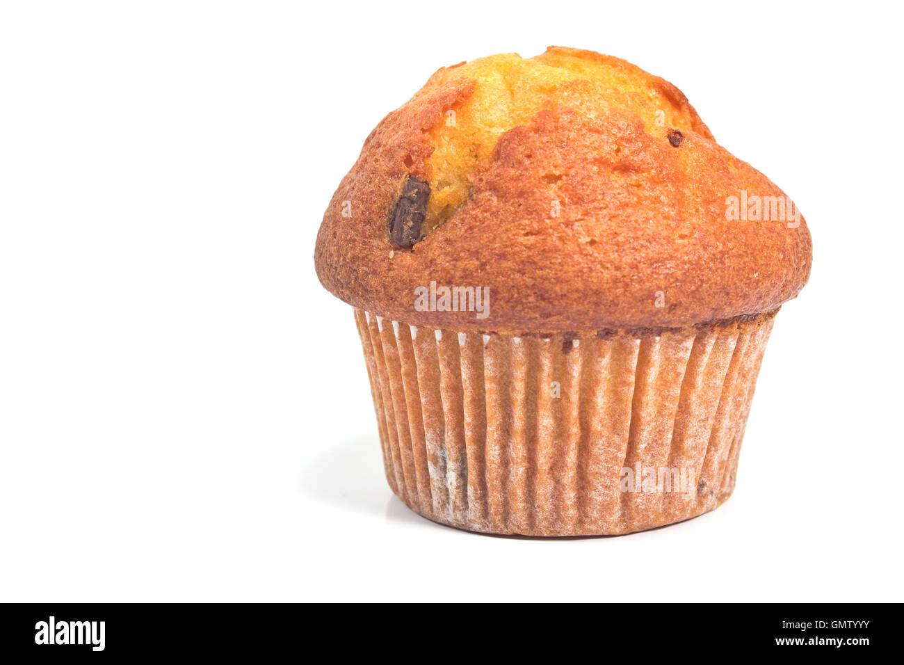 Muffin ai mirtilli isolato su bianco Foto Stock
