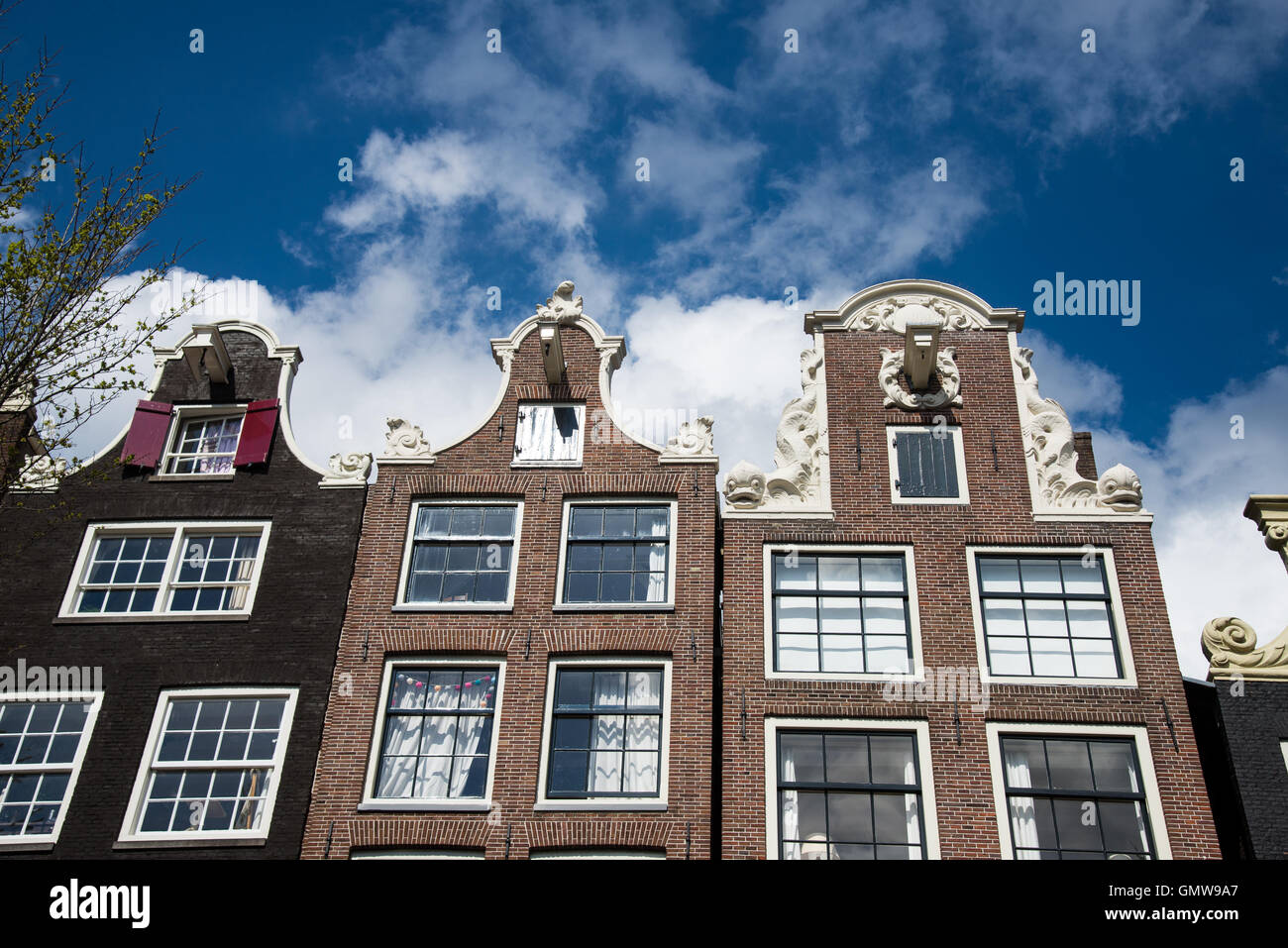 Edifici storici a canal in Amsterdam Olanda Foto Stock