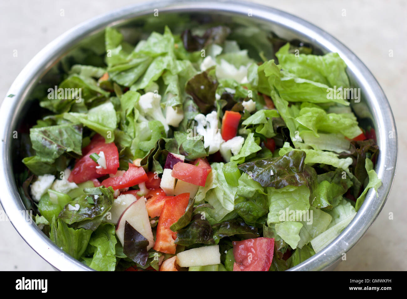 Insalata in ciotola in argento Foto Stock
