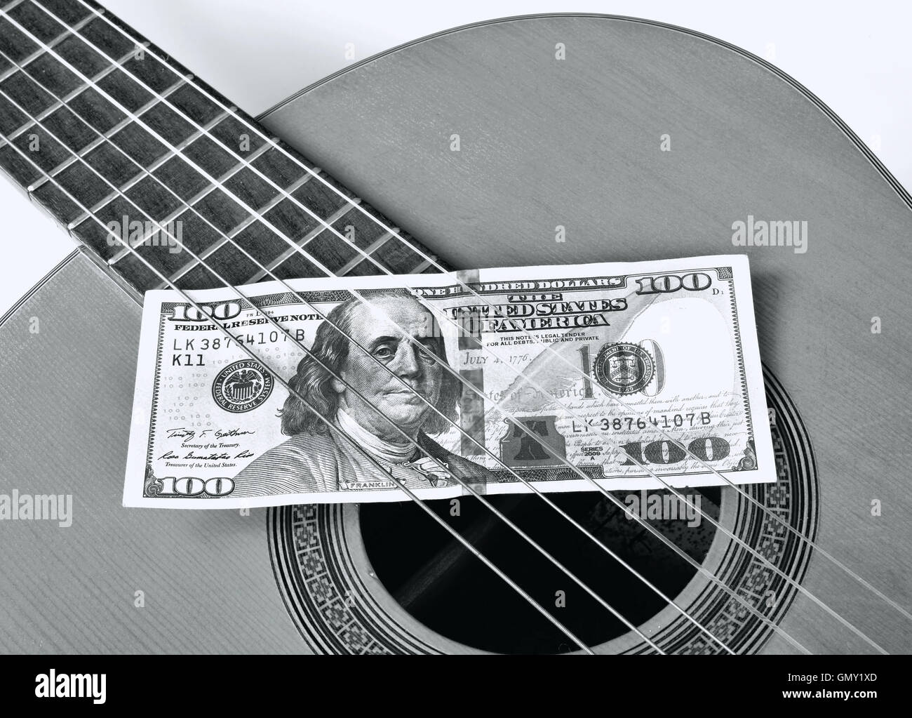 Soldi finti immagini e fotografie stock ad alta risoluzione - Alamy