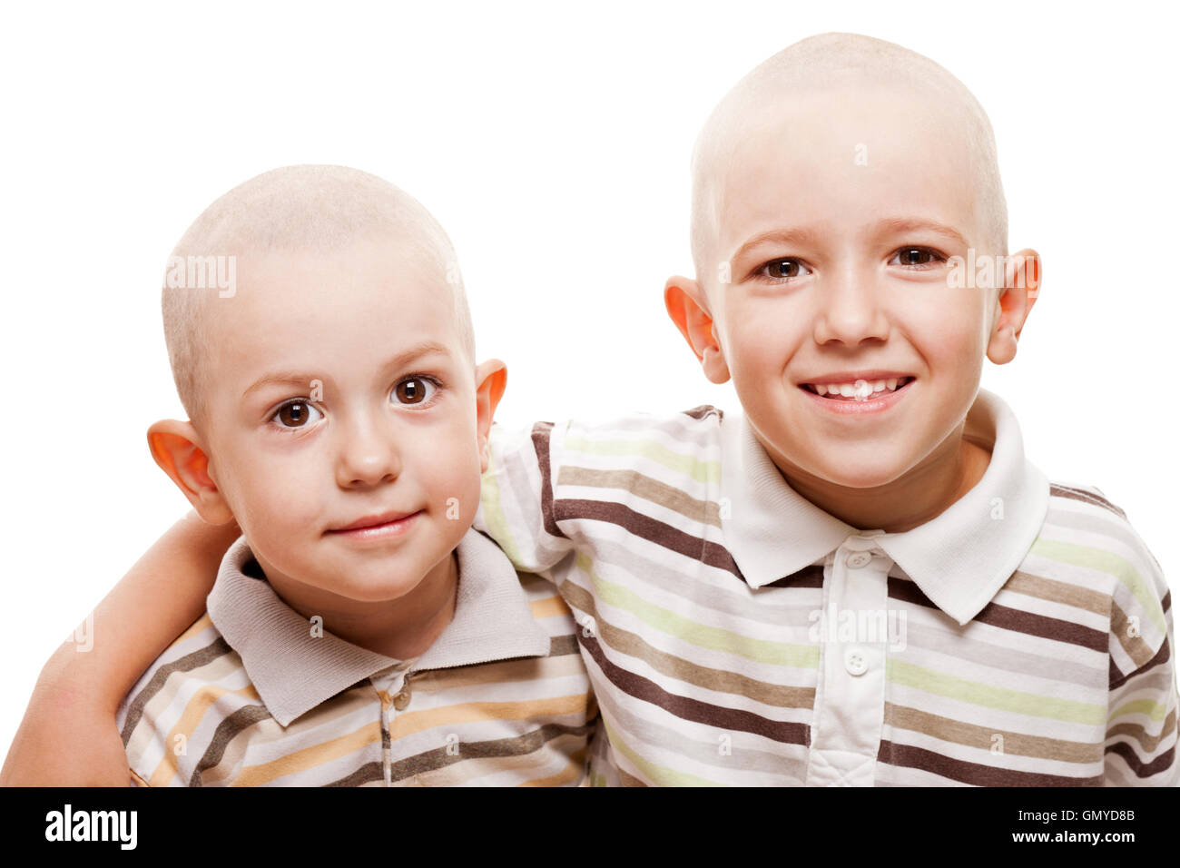 Teste rasate bambini sorridenti Foto Stock