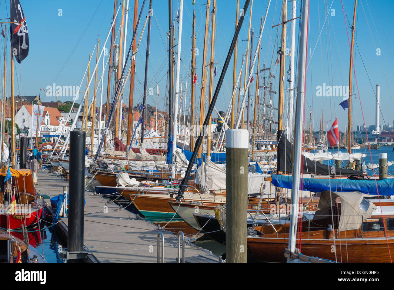 Porto di Flensburg, alla fine del fiordo di Flensburg, città di confine di Danimarca, Mar Baltico, Schleswig-Holstein, Germania Foto Stock