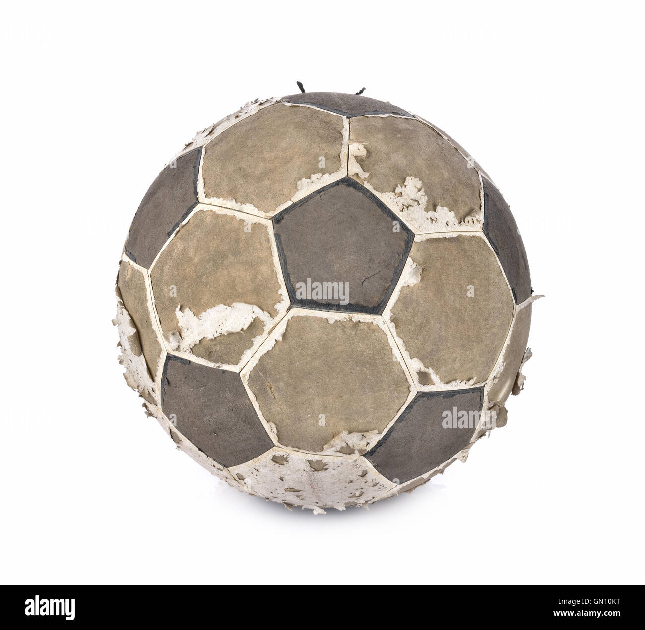 Vecchio Pallone da calcio isolati su sfondo bianco Foto stock - Alamy