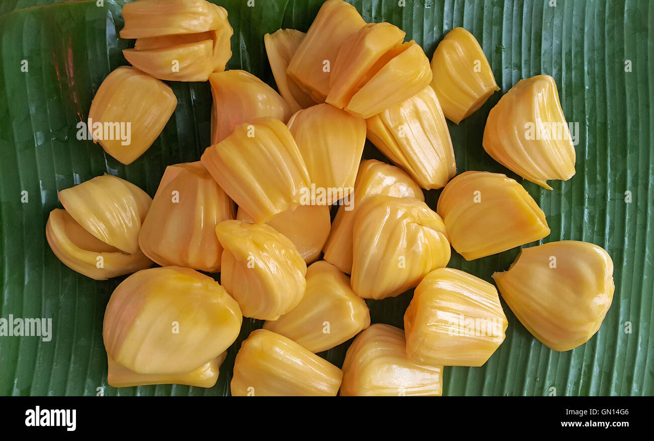 Jackfruit sulla banana leaf Foto Stock