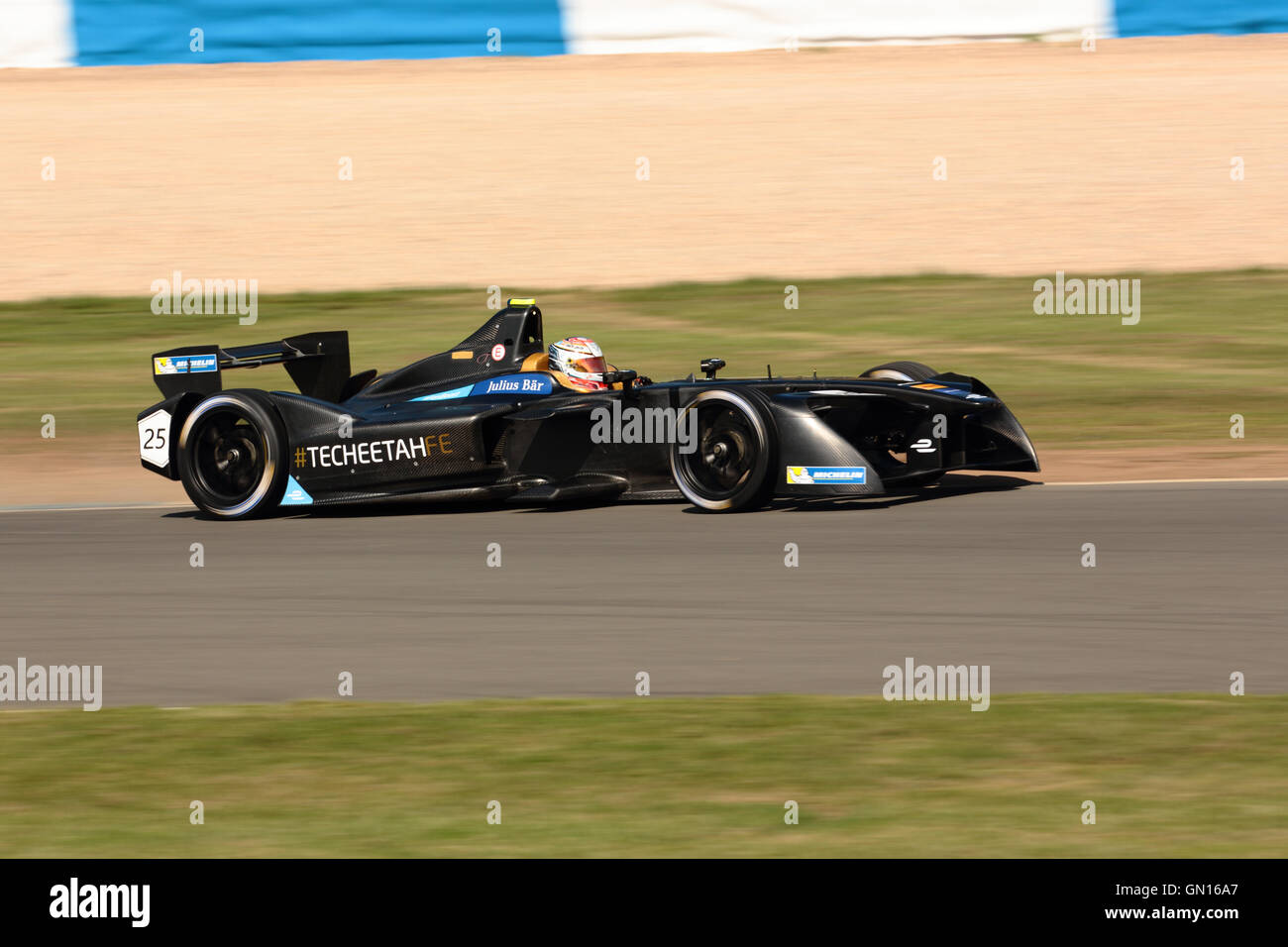 Jean-Eric Vergne la guida durante una giornata di test per la Formula E motor racing serie. Solo uso editoriale. Foto Stock