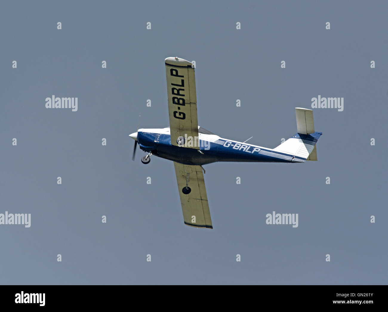 Piper PA-38-112 Tomahawk Formazione in aereo Aeroporto di Inverness Scozia registrazione G-BRLP. SCO 11,196. Foto Stock