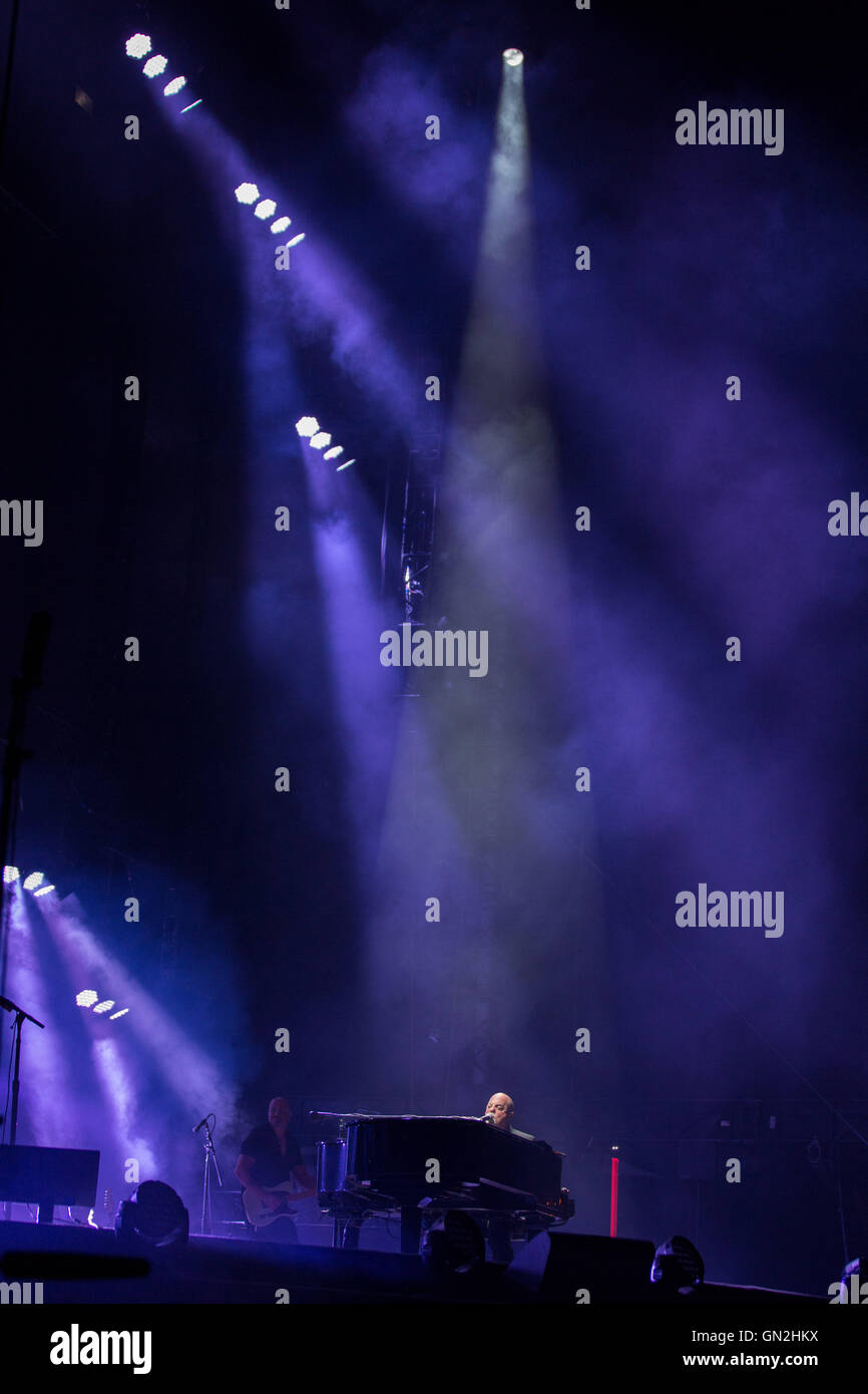 Chicago, Illinois, Stati Uniti d'America. 26 Ago, 2016. Musicista BILLY JOEL esegue Live At Wrigley Field a Chicago in Illinois Credit: Daniel DeSlover/ZUMA filo/Alamy Live News Foto Stock