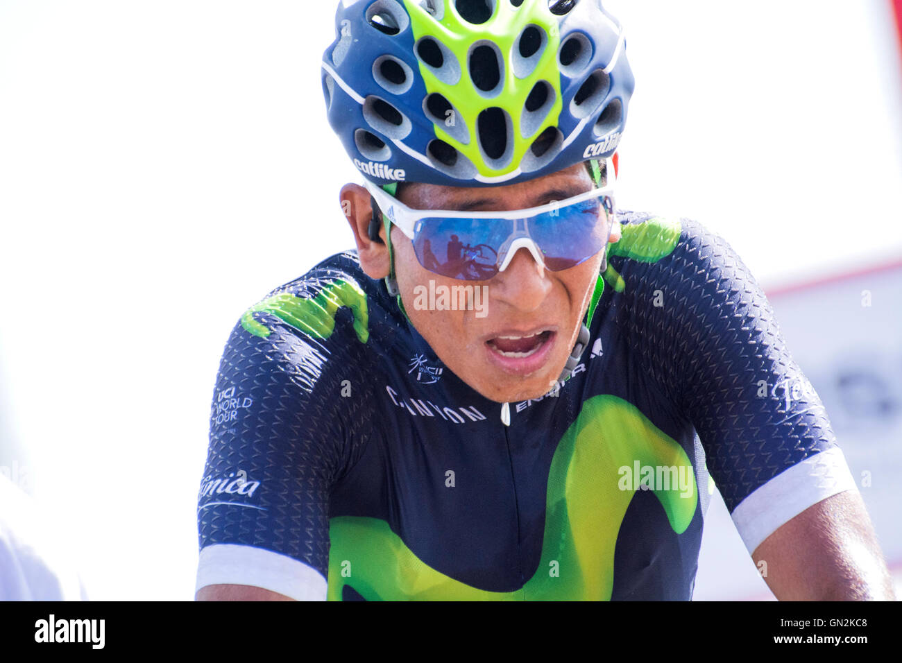 La Camperona, Spagna. 27 Agosto, 2016. Nairo Quintana (Team Movistar) termina il 8° tappa della corsa di ciclismo de 'La Vuelta a España " (Tour di Spagna) tra Villalpando e salire di La Camperona il 27 agosto 2016 a Leon, Spagna. Credito: David Gato/Alamy Live News Foto Stock