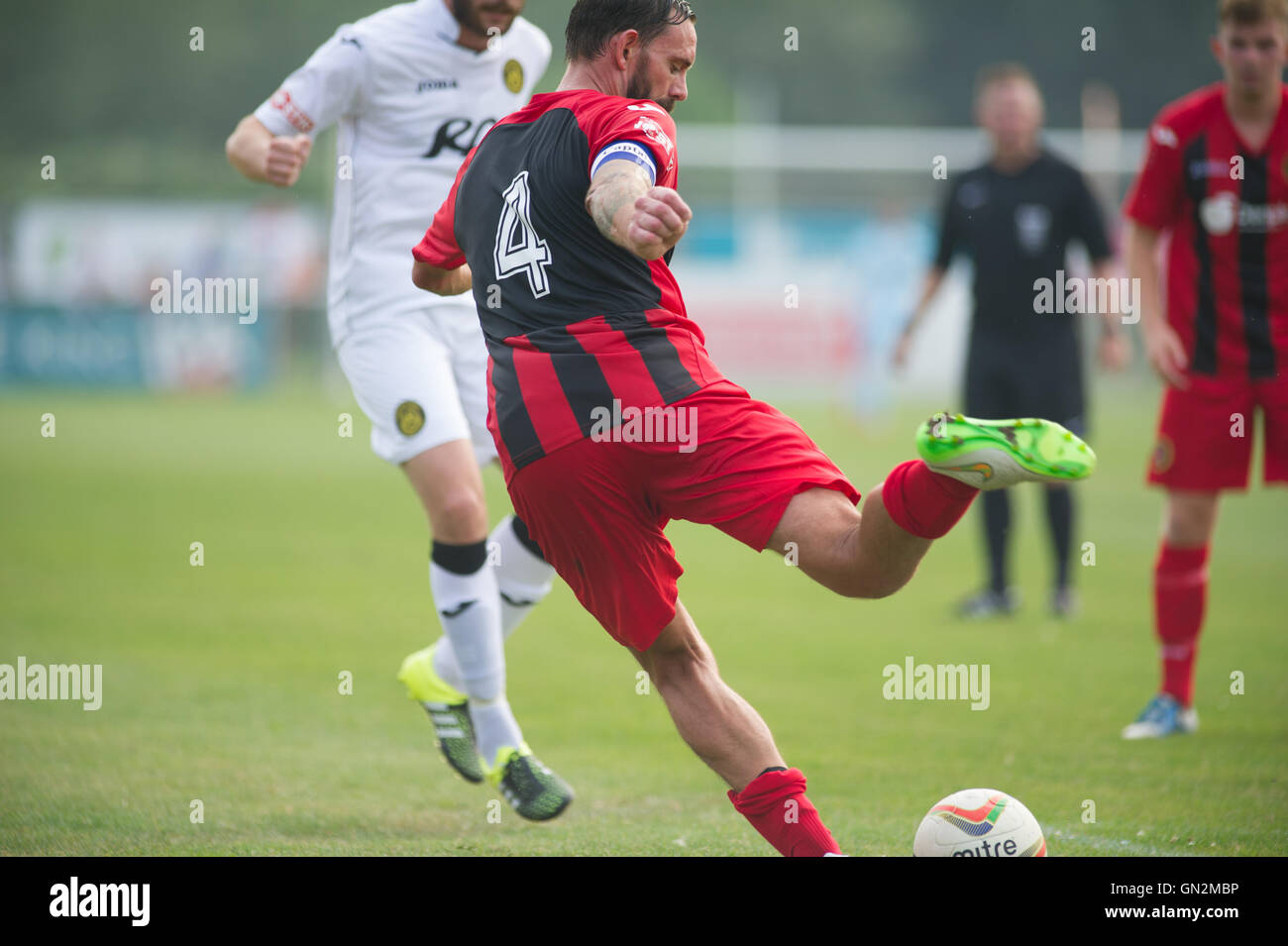 Regno Unito. 27 Agosto, 2016. Divisione Evo-Stik 1 a sud e ad Ovest; Winchester FC v Tiverton Town FC. La città di Winchester skipper Jamie marrone con un credito di gioco: Flashspix/Alamy Live News Foto Stock