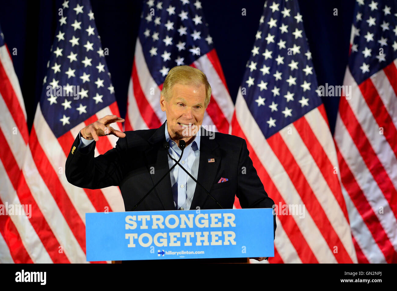 Pembroke Pines, Florida, Stati Uniti d'America. 27 Agosto, 2016. Stati Uniti Il senatore per la Florida Bill Nelson assiste democratico vice-presidential nominee Tim Kaine incontro con i sindaci locali e i funzionari eletti per una riunione politica a sud-ovest del punto focale Senior Center il 27 agosto 2016 in Pembroke Pines, Florida. Credito: MediaPunch Inc/Alamy Live News Foto Stock