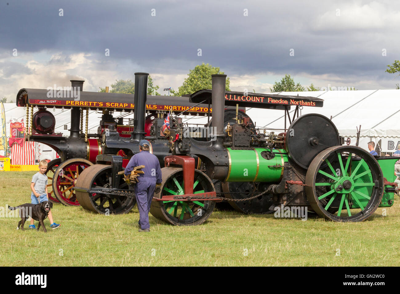 Earls Barton, Northamptonshire, 28 agosto 2016, Earls Barton Rally e Paese Fayre, bel tempo tutto il giorno dopo il lavaggio di stoviglie rosse fuori. Credito: Keith J Smith./Alamy Live News Foto Stock