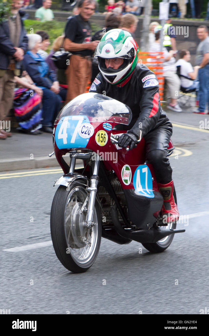 Motorfest a Ormskirk, Lancashire, Regno Unito. 28 agosto 2016. Il festival si svolge nella storica città mercato di Ormskirk in West Lancashire. Biciclette classiche sono in mostra al centro della città e il Parco di incoronazione. Una stima di 7 mila persone hanno vagato attraverso le strade di Ormskirk, assorbendo l'atmosfera e ammirate i siti di centinaia di automobili e motociclette di rivestimento per le vie del paese. Credito: Cernan Elias/Alamy Live News Foto Stock