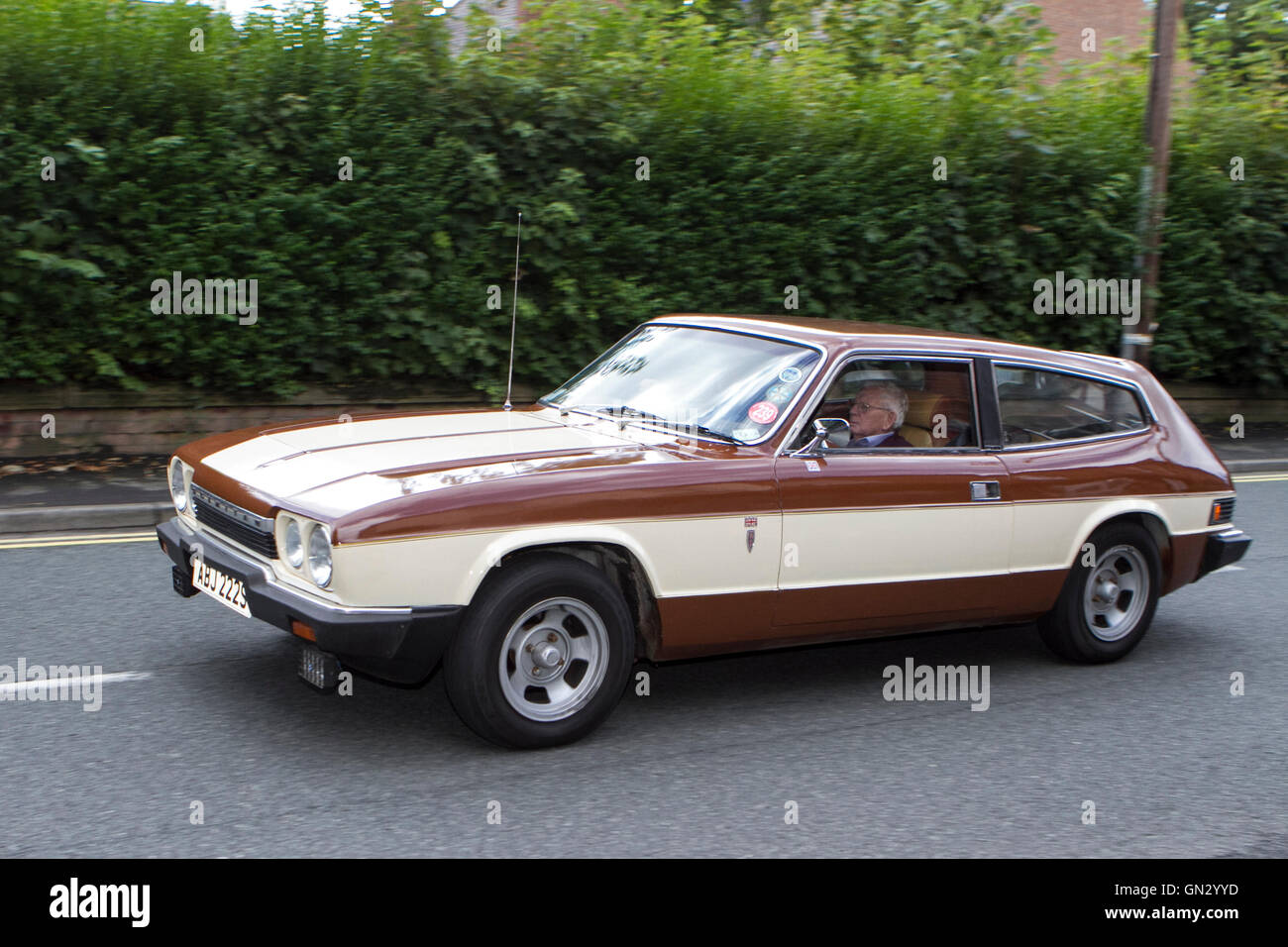 Motorfest a Ormskirk, Lancashire, Regno Unito. 28 agosto 2016. Il festival si svolge nella storica città mercato di Ormskirk in West Lancashire. Classic auto e biciclette sono sul display nel centro della città e il Parco di incoronazione. Una stima di 7 mila persone hanno vagato attraverso le strade di Ormskirk, assorbendo l'atmosfera e ammirate i siti di centinaia di automobili e motociclette di rivestimento per le vie del paese. Credito: Cernan Elias/Alamy Live News Foto Stock