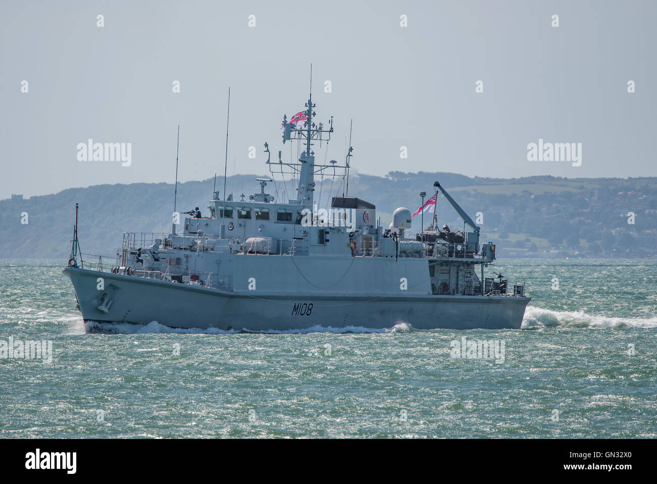 La British Royal Navy Mine Warfare nave HMS Grimsby in azione di dimostrazione a Bournemouth Air Festival, nel Regno Unito il 21 agosto 2016. Foto Stock