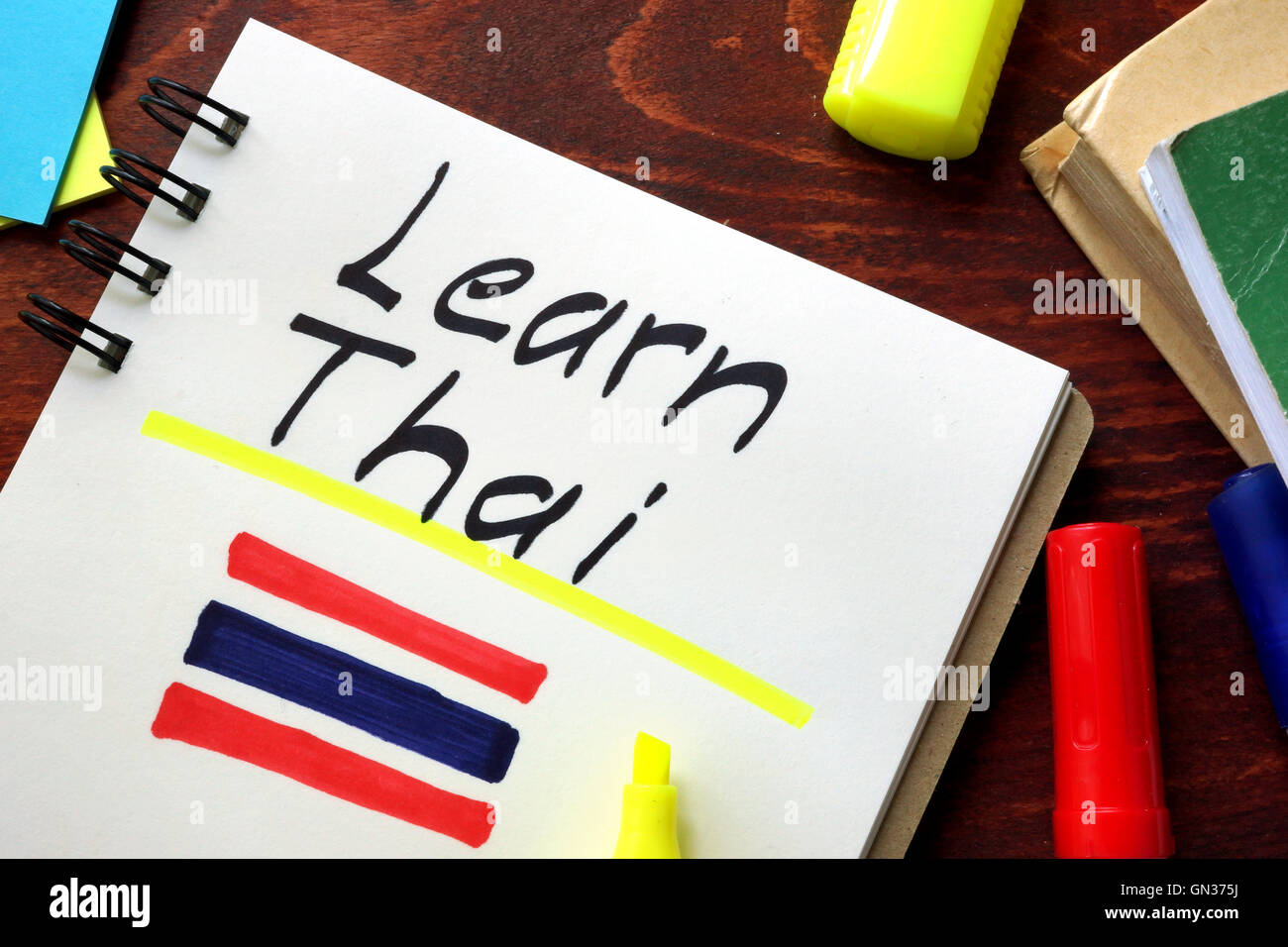 Per saperne di thai scritto in un blocco note. Il concetto di istruzione. Foto Stock