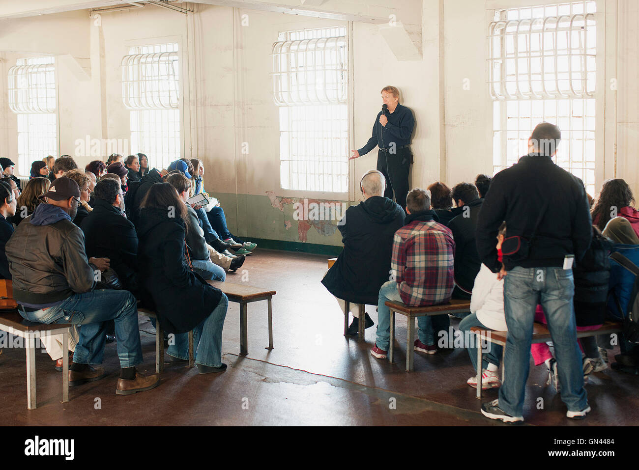 Mark Douglas Brown, autore di Capone: la vita dietro le sbarre all'Alcatraz offre un talk e libro firma presso la prigione di Alcatraz. Alcatraz Foto Stock