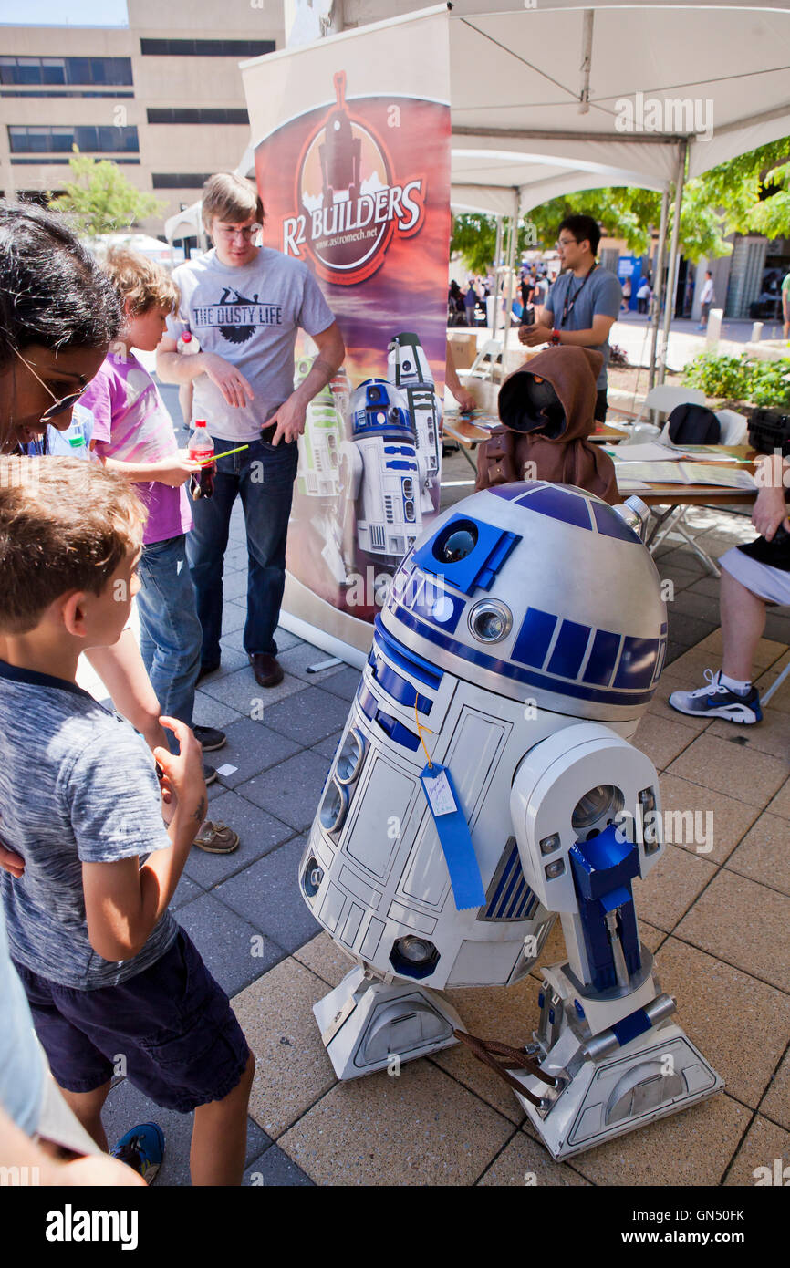 R2-D2 figura al Maker Faire - Washington DC, Stati Uniti d'America Foto Stock