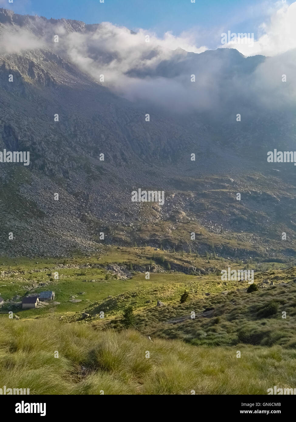 Selvaggio paesaggio di montagna Foto Stock