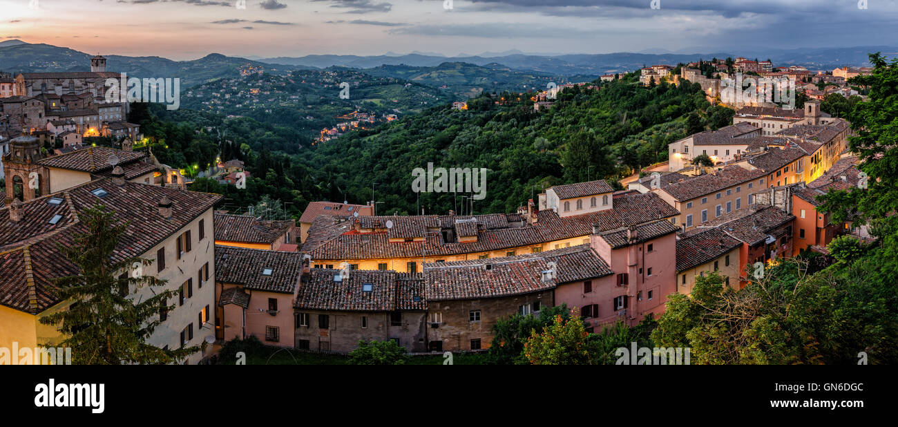 Perugia (Umbria) panorama da Porta Sole al tramonto Foto Stock