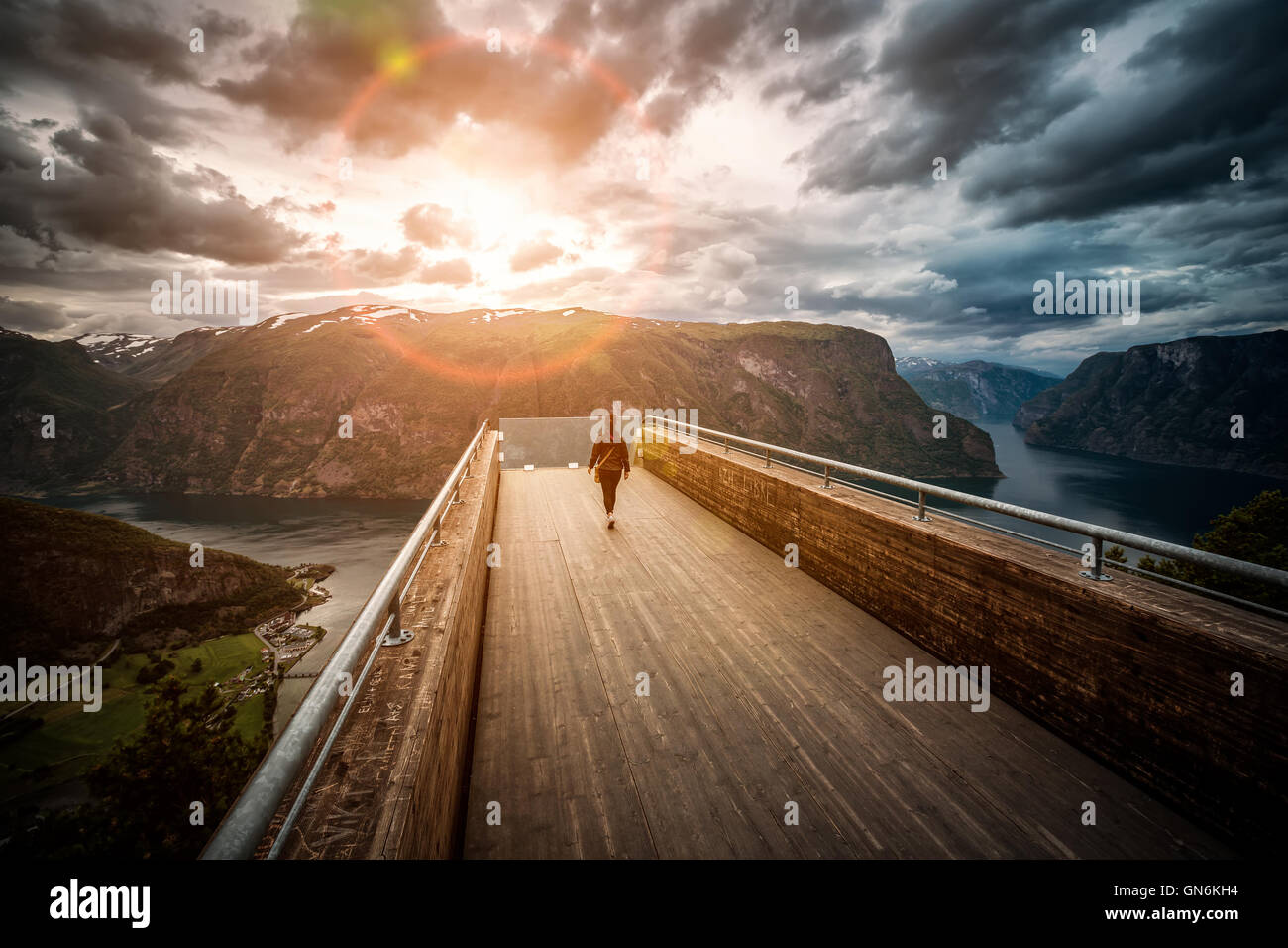 Lookout Stegastein observation deck punto di vista bellissima natura della Norvegia. Foto Stock