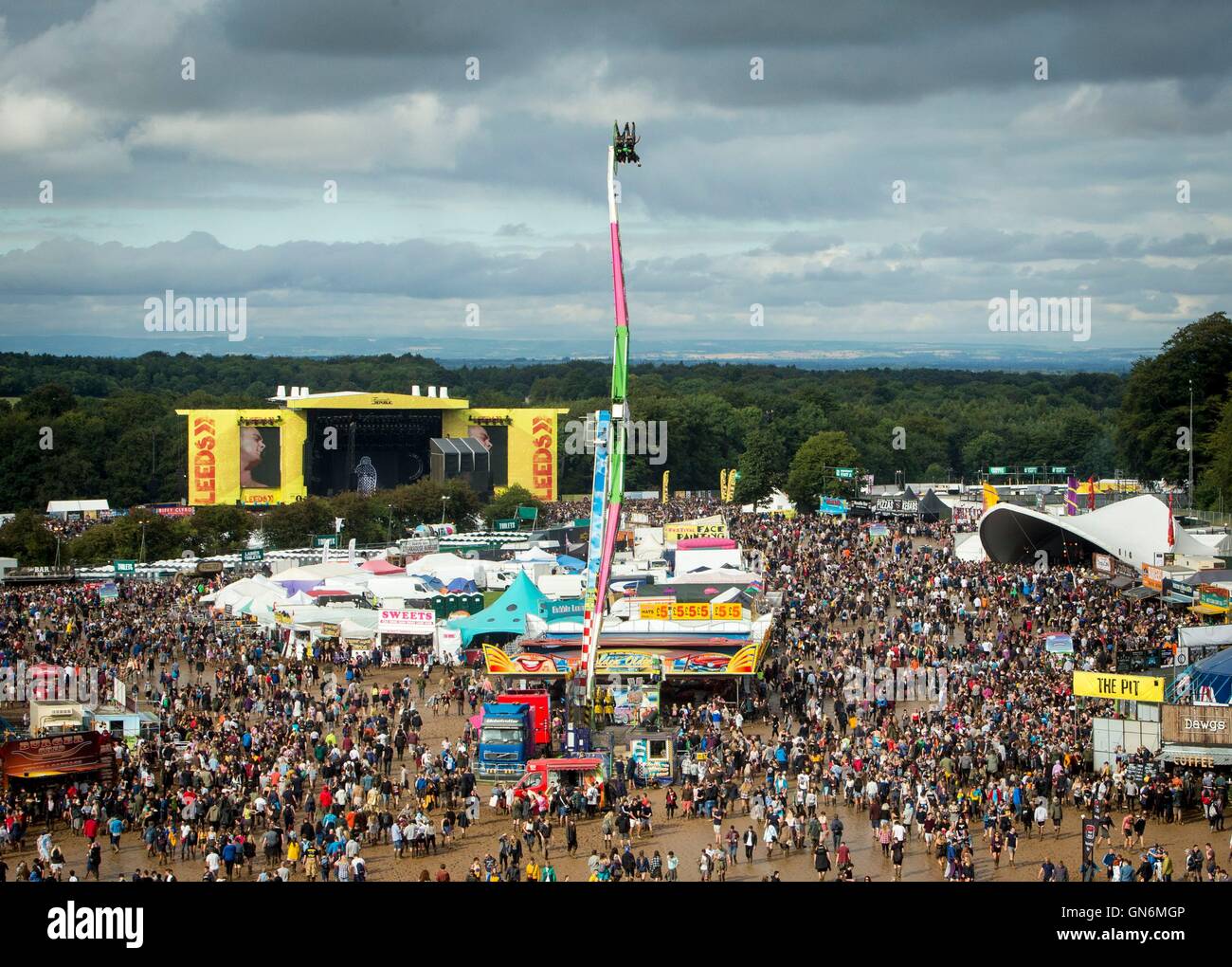 Vista generale del festival di Leeds a Bramham Park, West Yorkshire. Foto Stock