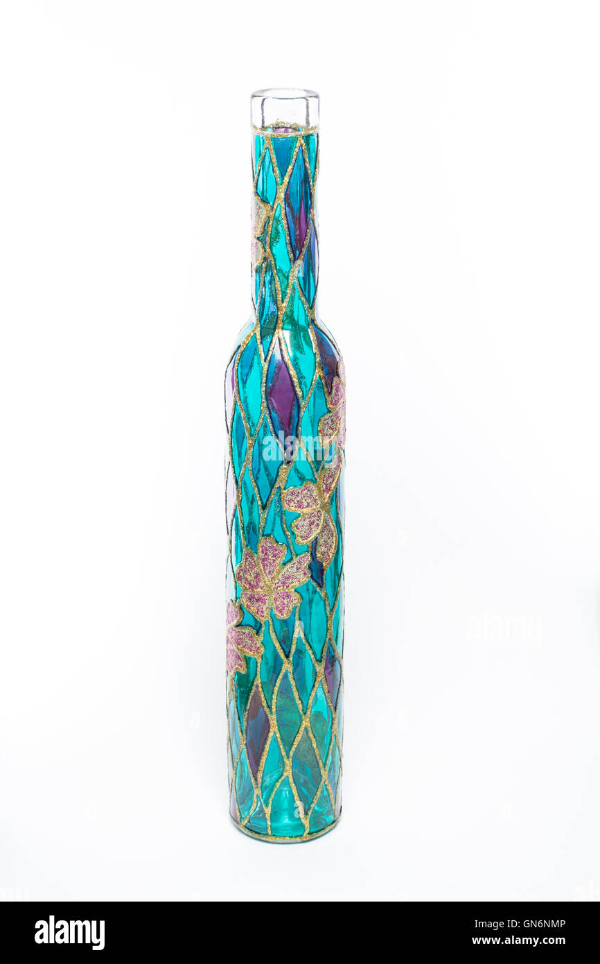 Bella bottiglia dipinta sullo sfondo bianco Foto Stock