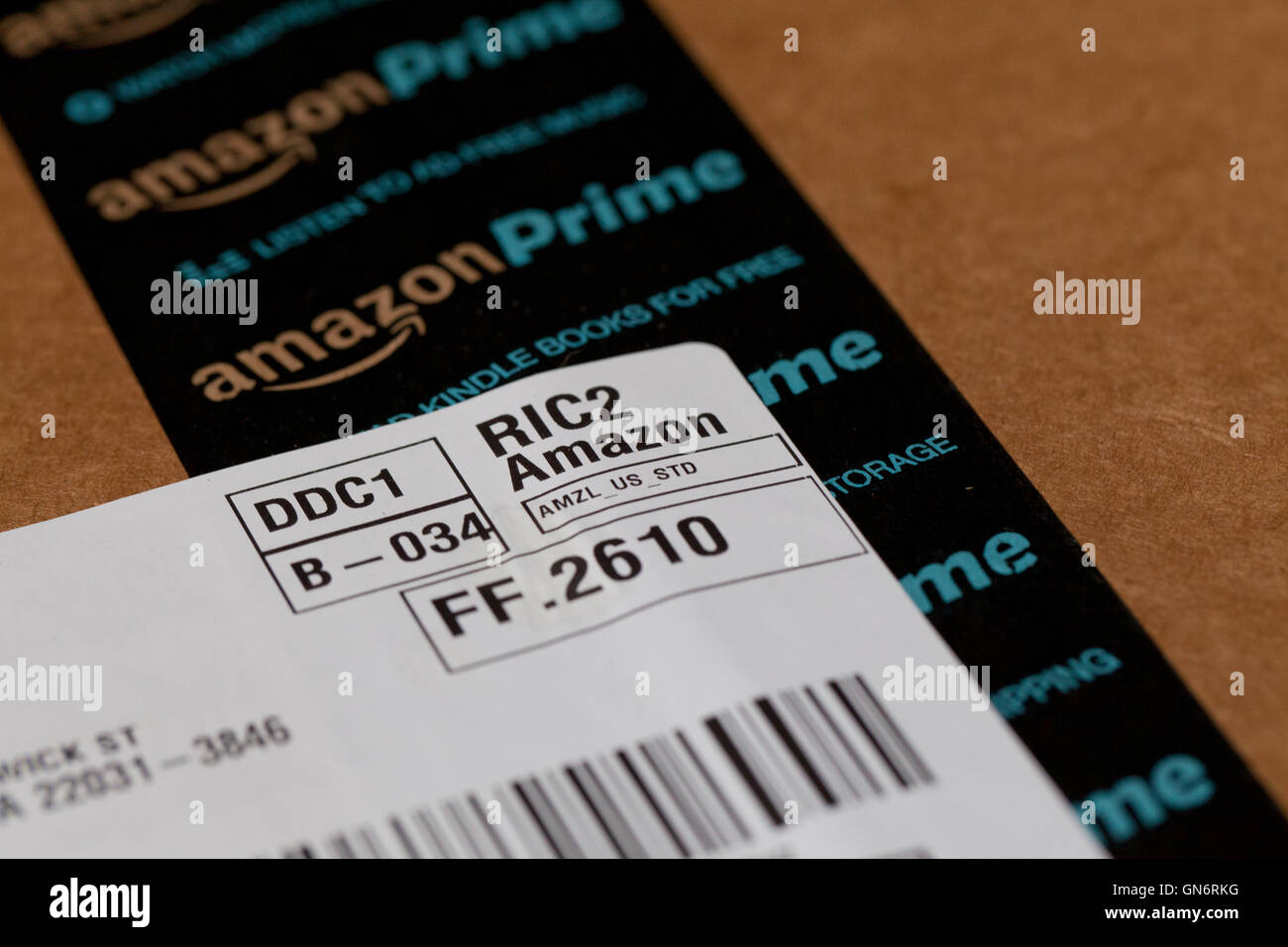 Amazon etichetta di spedizione sul pacchetto - USA Foto stock - Alamy