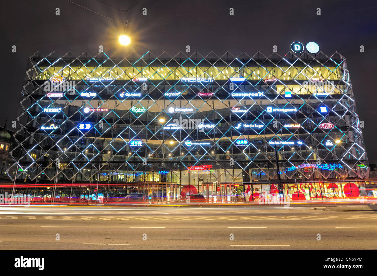 Vista notturna della costruzione della Confederazione dell'industria danese, Copenhagen, Danimarca Foto Stock