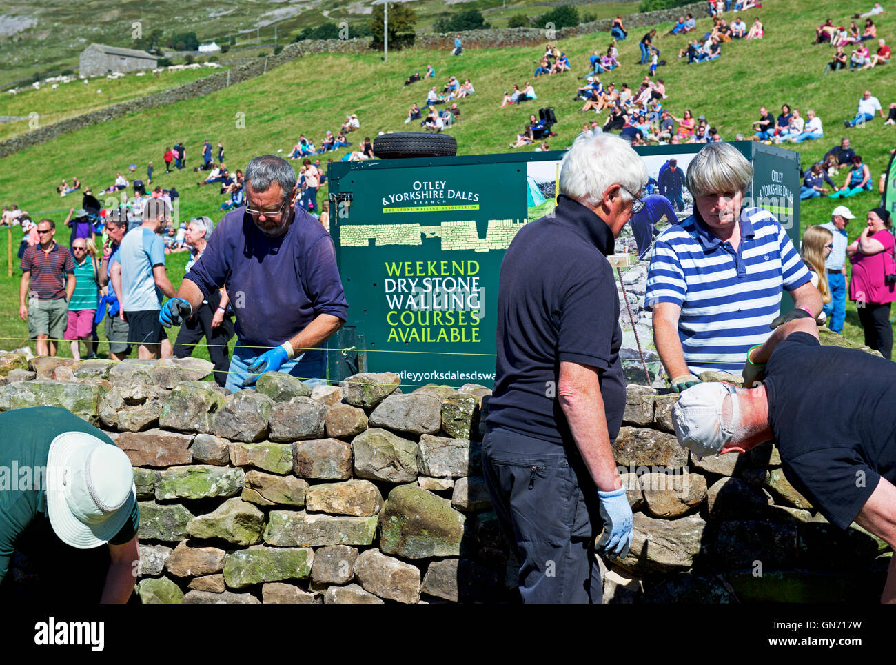 Dimostrazione di muretti a secco a Reeth Show, Swaledale, North Yorkshire, Inghilterra, Regno Unito Foto Stock