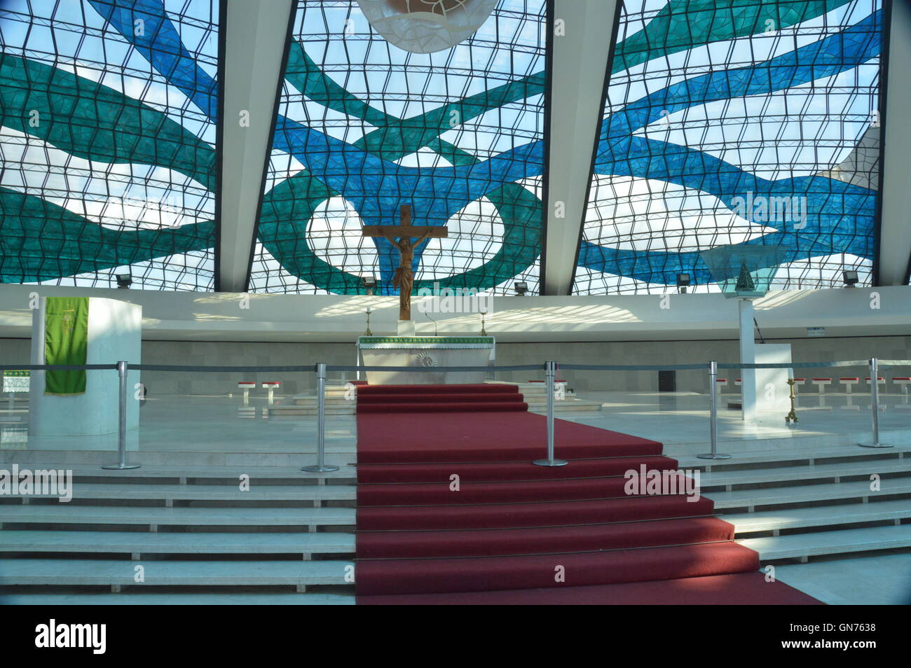 Interno della Cattedrale Metropolitana di Nostra Signora di Aparecida in Brasilia Foto Stock